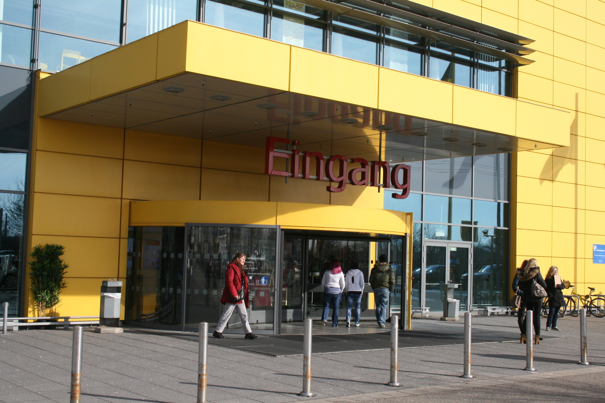 Mit der neuen E-Tankstelle leistet IKEA einen wichtigen Beitrag zur Verkehrswende. Foto: B4B WIRTSCHAFTSLEBEN SCHWABEN