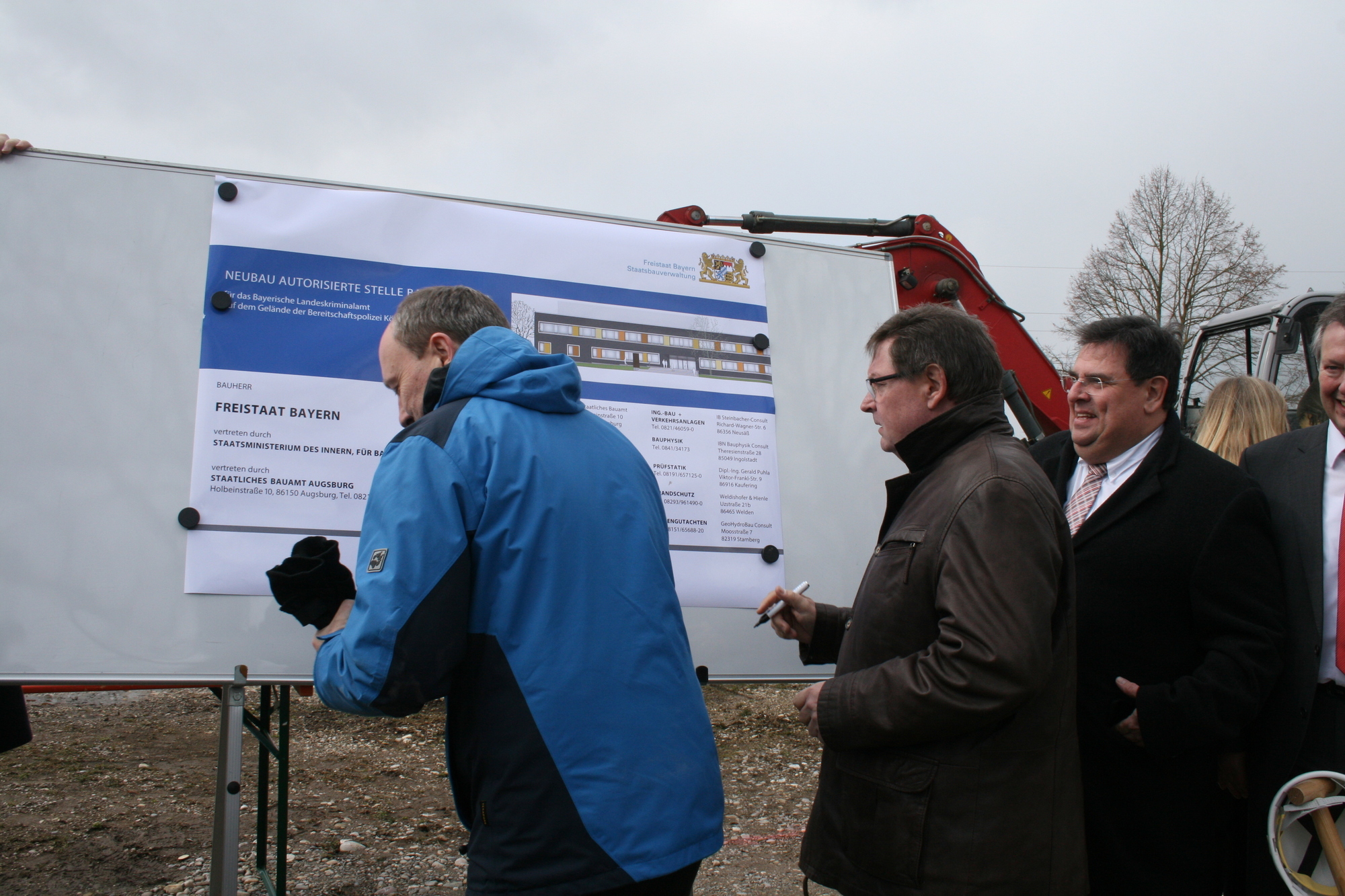 Beim Spatenstich in Königsbrunn. Foto: B4B WIRTSCHAFTSLEBEN SCHWABEN