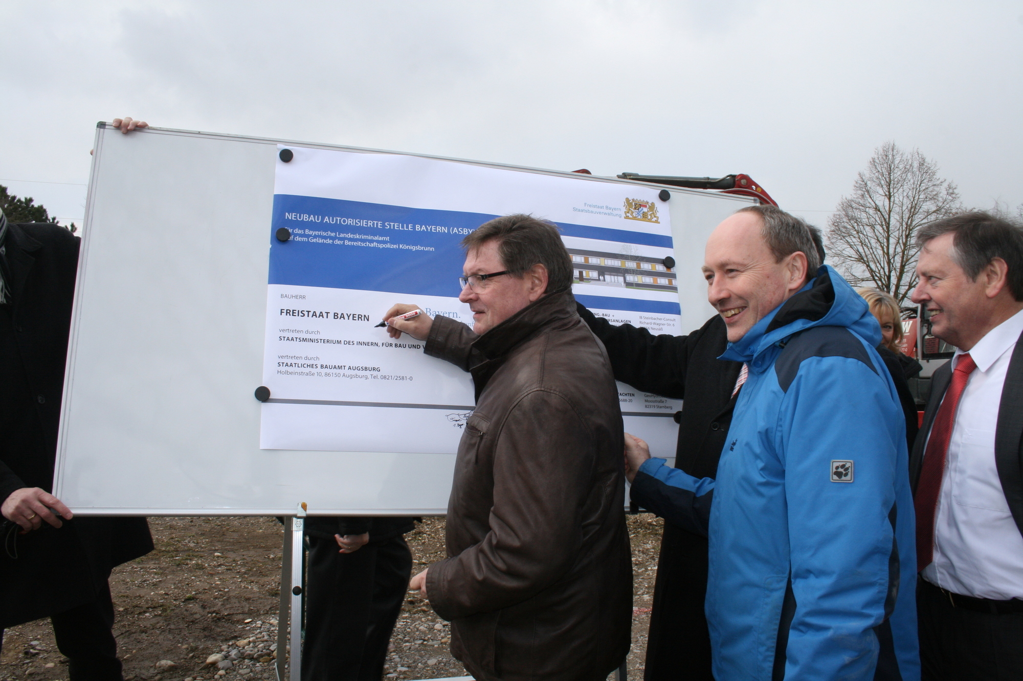 Beim Spatenstich in Königsbrunn. Foto: B4B WIRTSCHAFTSLEBEN SCHWABEN