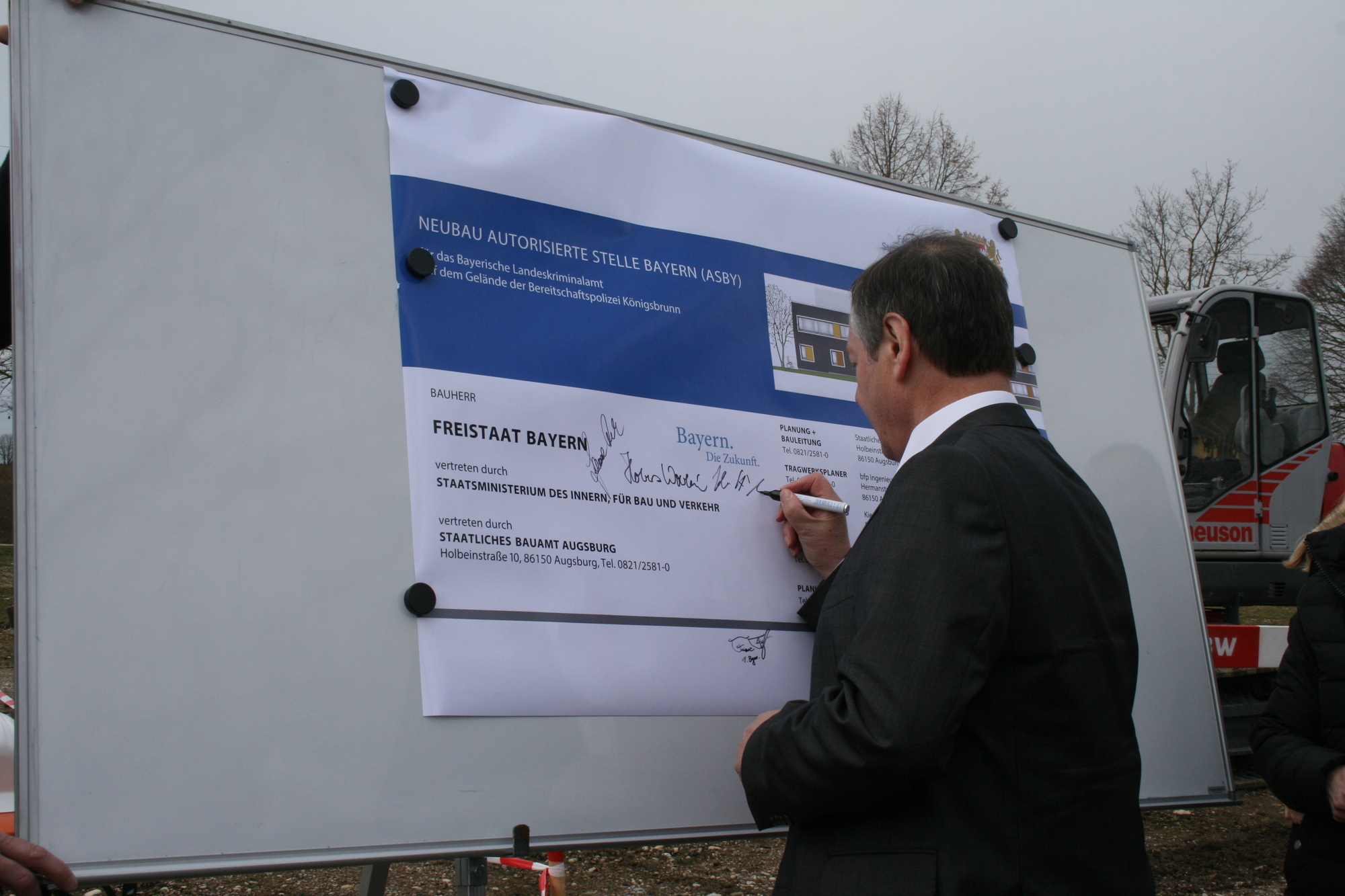 Beim Spatenstich in Königsbrunn. Foto: B4B WIRTSCHAFTSLEBEN SCHWABEN