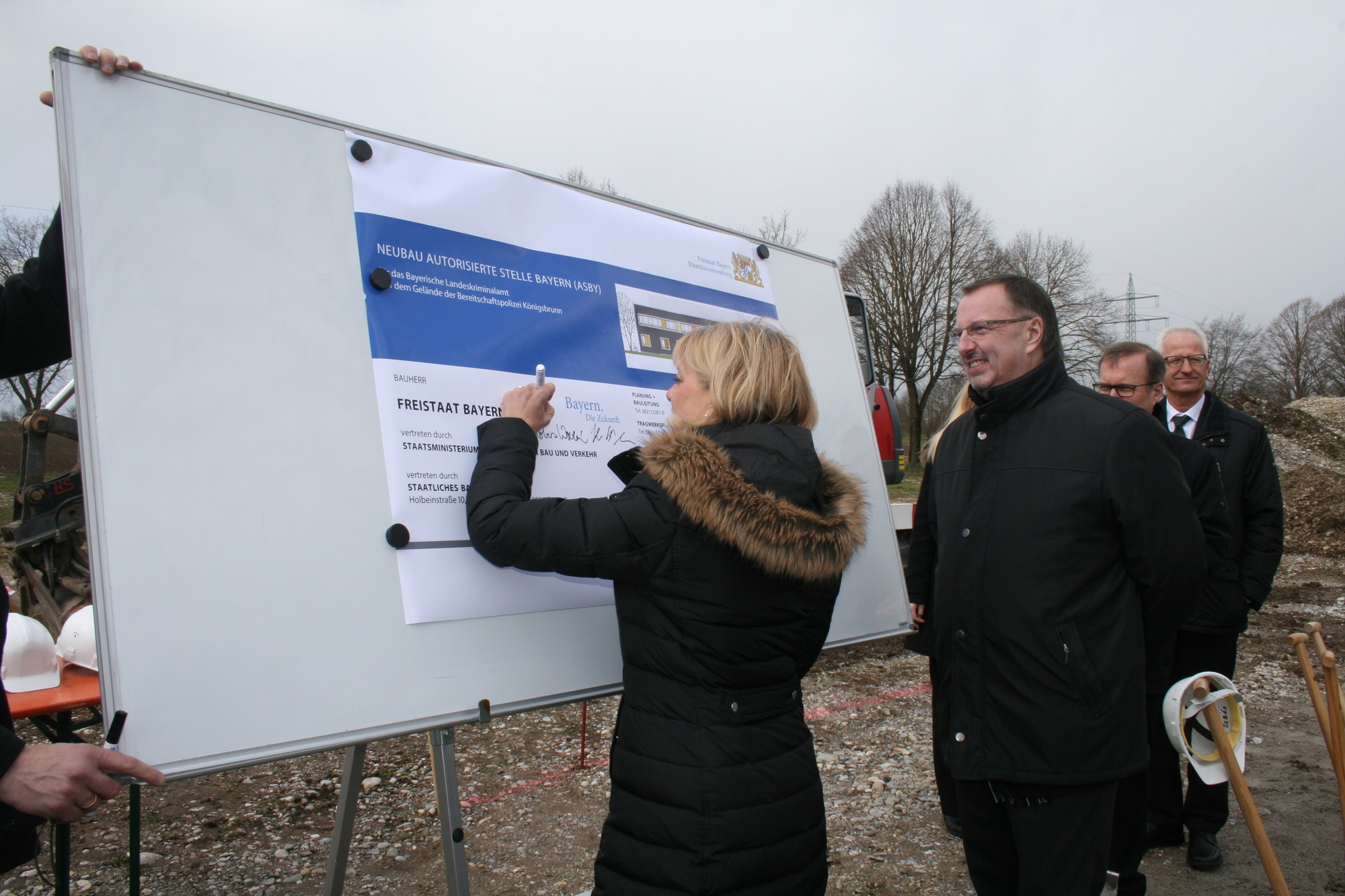 Beim Spatenstich in Königsbrunn. Foto: B4B WIRTSCHAFTSLEBEN SCHWABEN