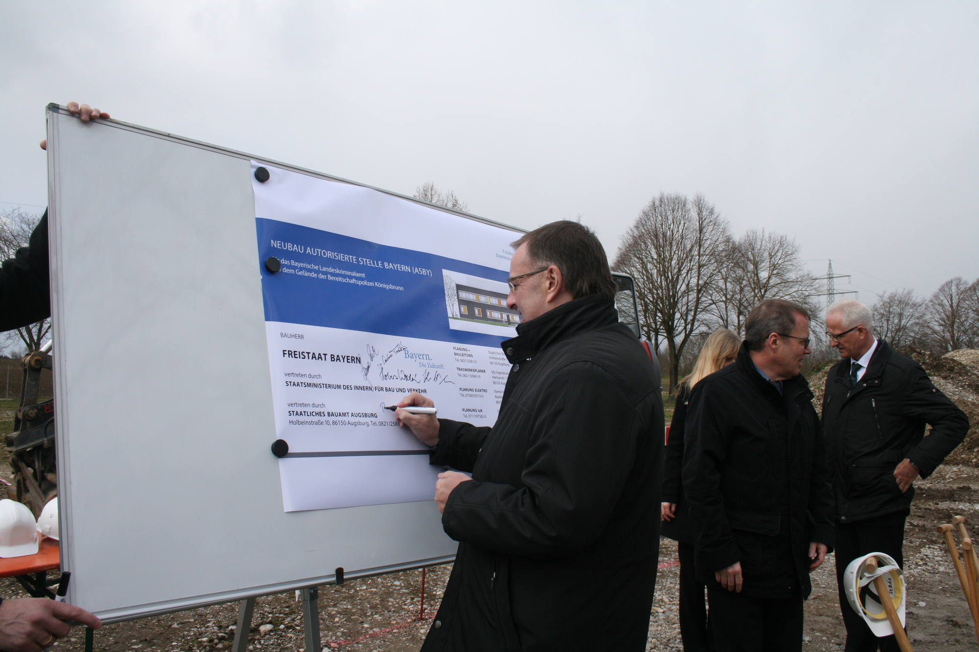 Beim Spatenstich in Königsbrunn. Foto: B4B WIRTSCHAFTSLEBEN SCHWABEN