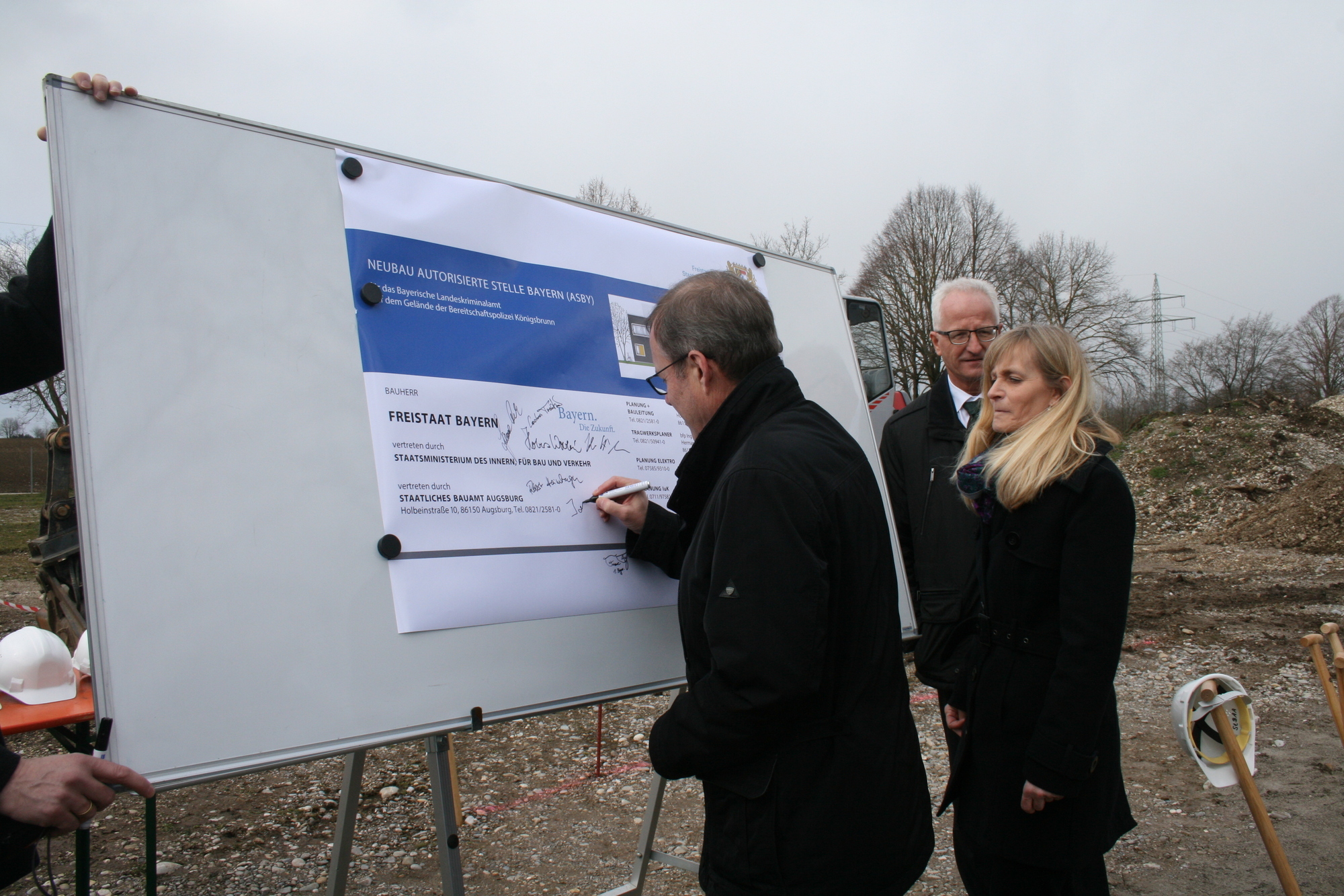 Beim Spatenstich in Königsbrunn. Foto: B4B WIRTSCHAFTSLEBEN SCHWABEN