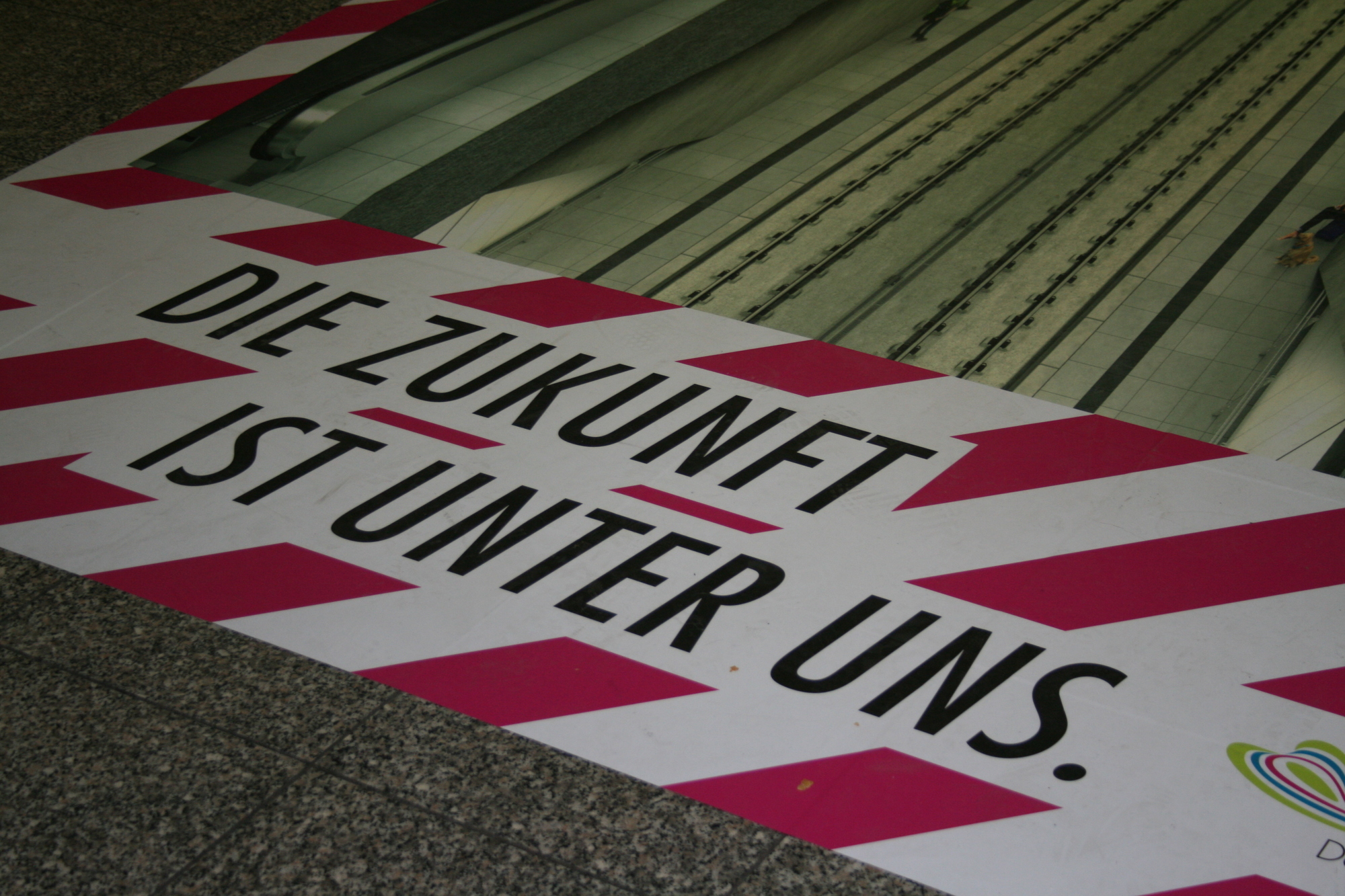Am Bahnhofsvorplatz gehen die Arbeiten für den Tunnel weiter. Foto: B4B WIRTSCHAFTSLEBEN SCHWABEN