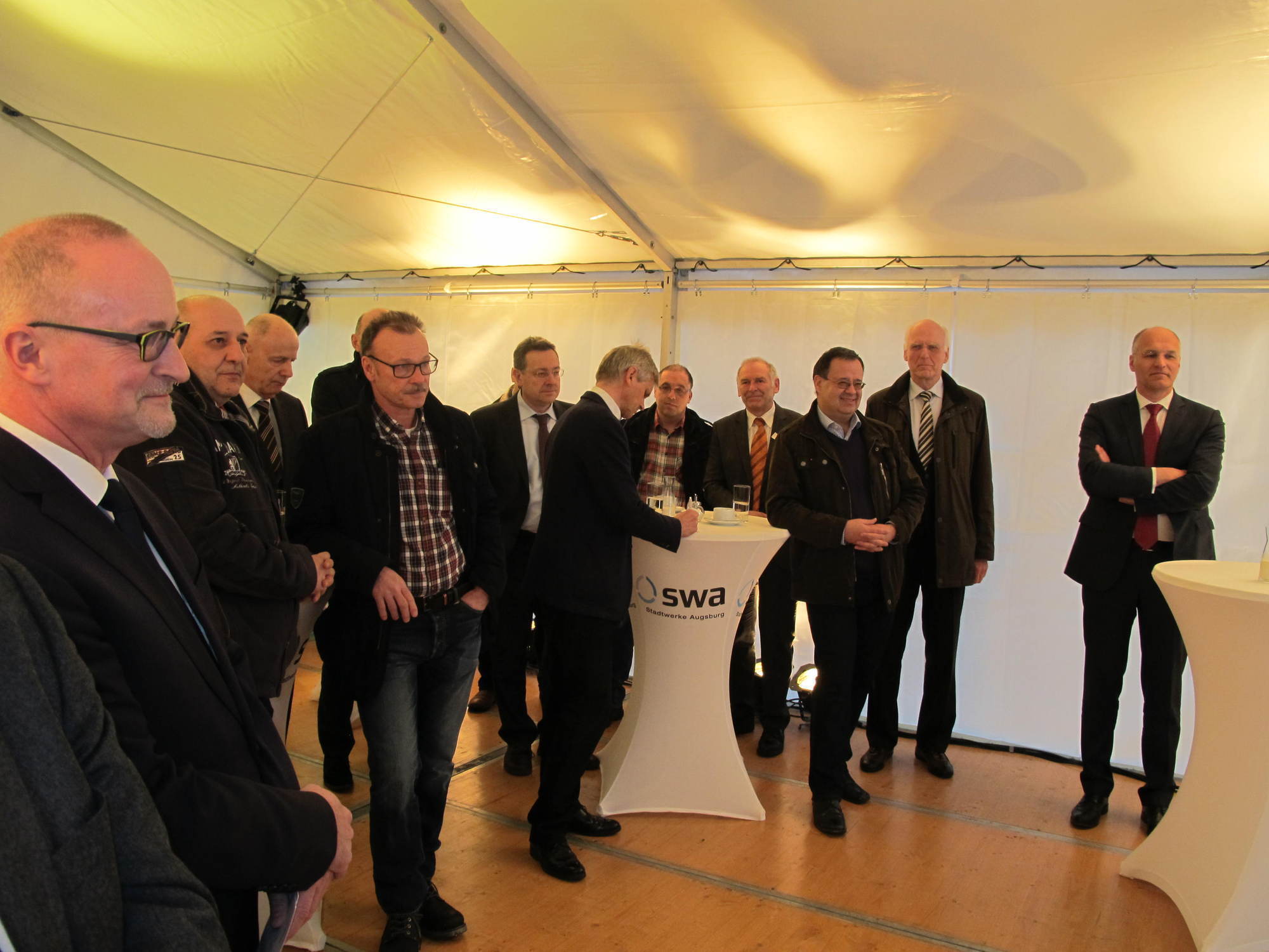 swa und Siemens schließen Supraleitenden Strombegrenzer an. Foto: B4B WIRTSCHAFTSLEBEN SCHWABEN