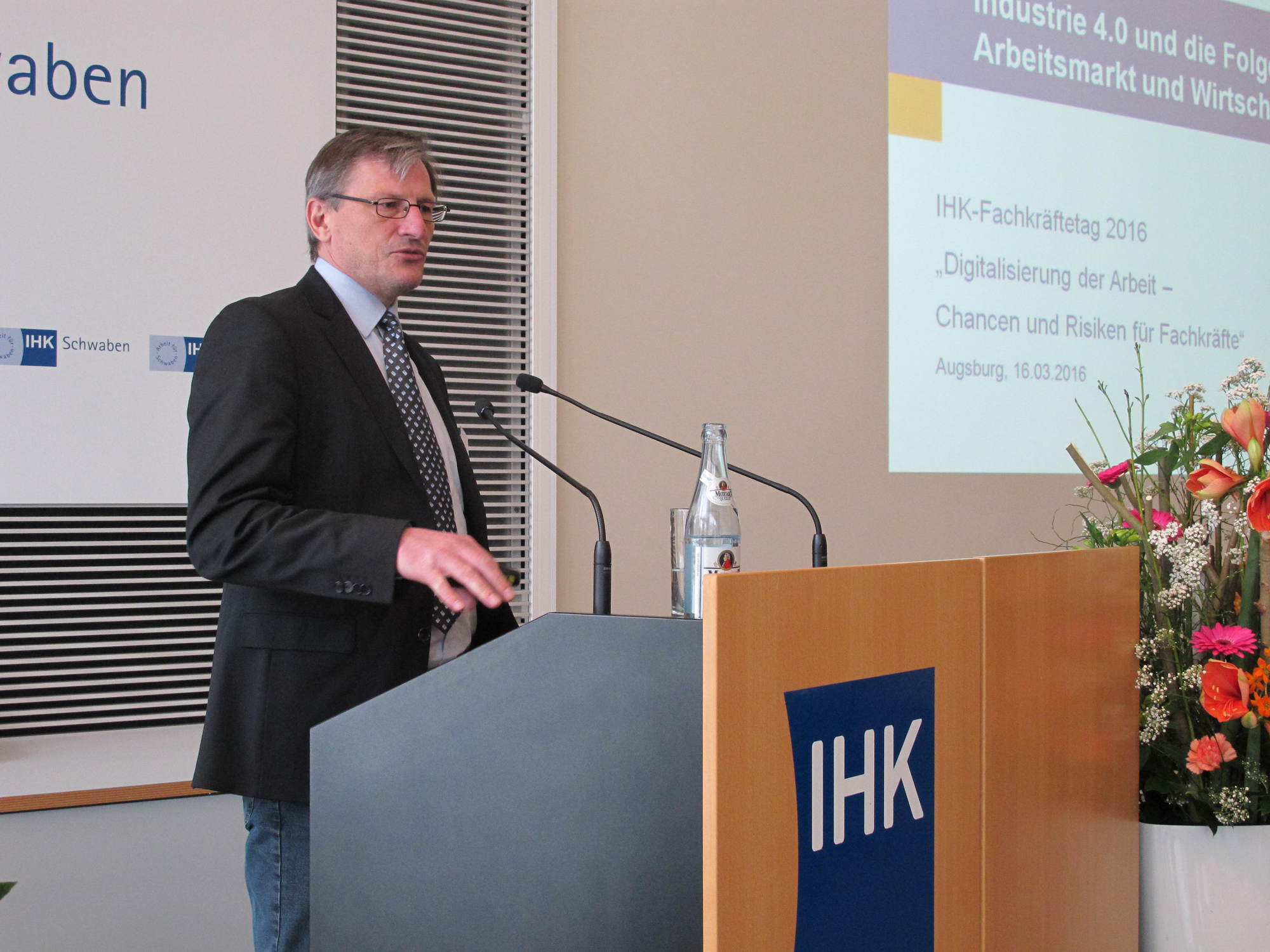 Der IHK-Fachkräftetag konnte mehr als 100 Teilnehmer begrüßen. Foto: B4B WIRTSCHAFTSLEBEN SCHWABEN