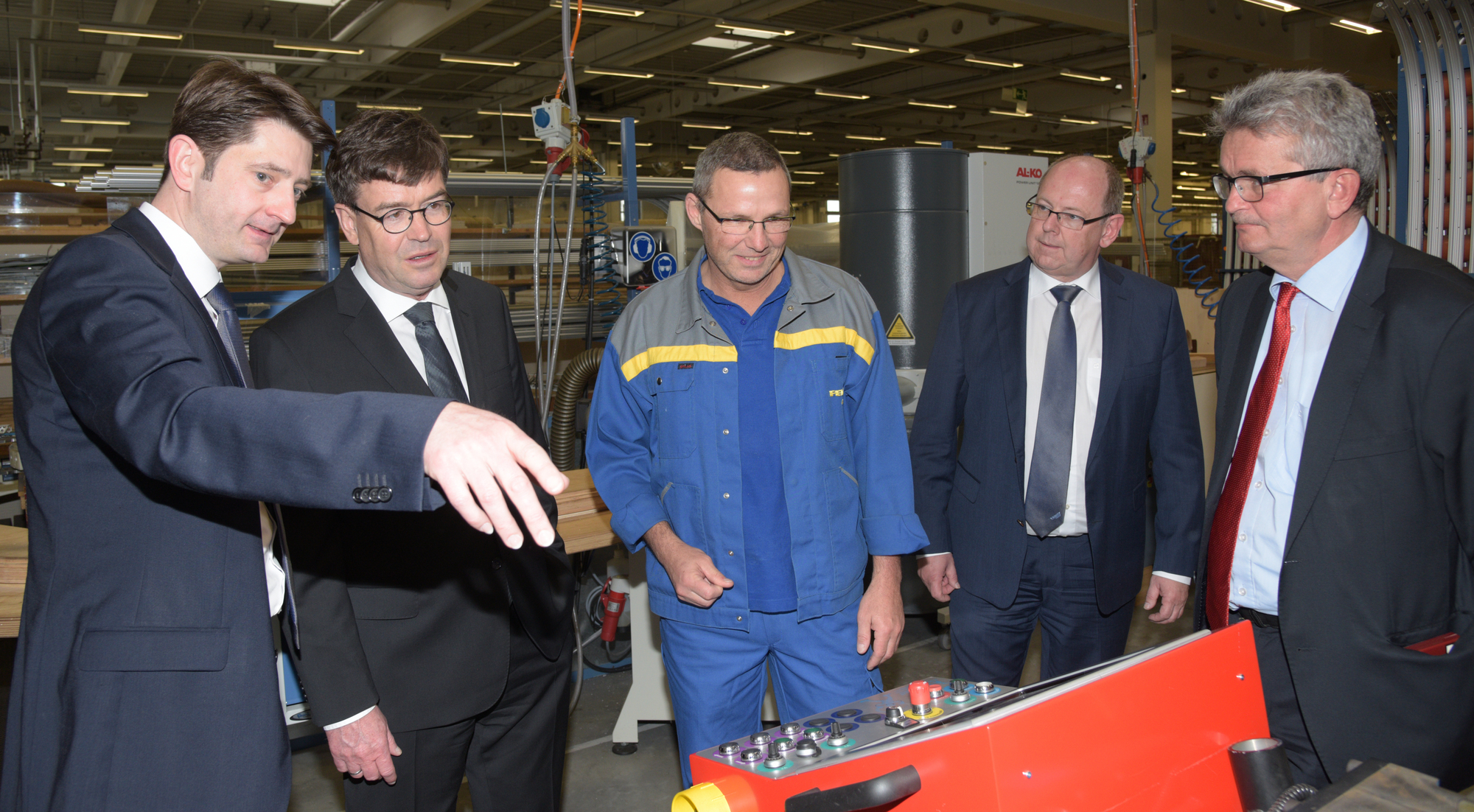 Bertram Brossardt (vbw) und Dr. Bernhard Schwab zu Besuch bei Fendt-Caravan. Foto: Stefan Puchner