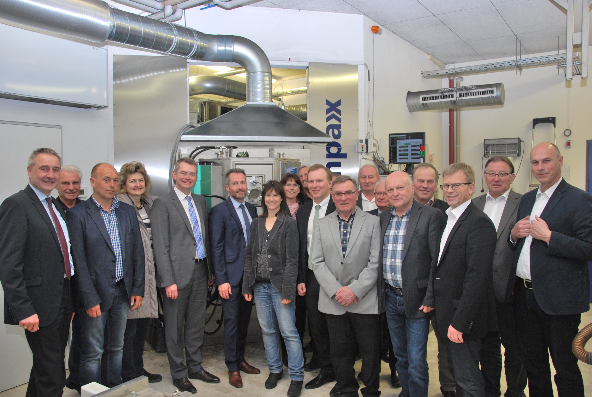 CSU-Kreistagsfraktion in den Räumen der AxynTeC Dünnschichttechnik GmbH. Foto: Abgeordnetenbüro Peter Tomaschko, MdL