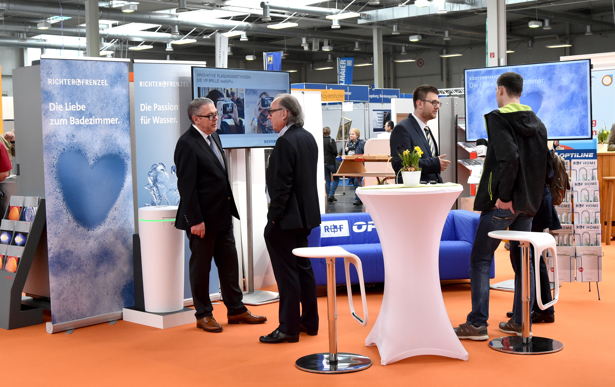 Die VR-Brille auf dem Richter+Frenzel Messestand begeistert Jung und Alt. Foto: Richter+Frenzel