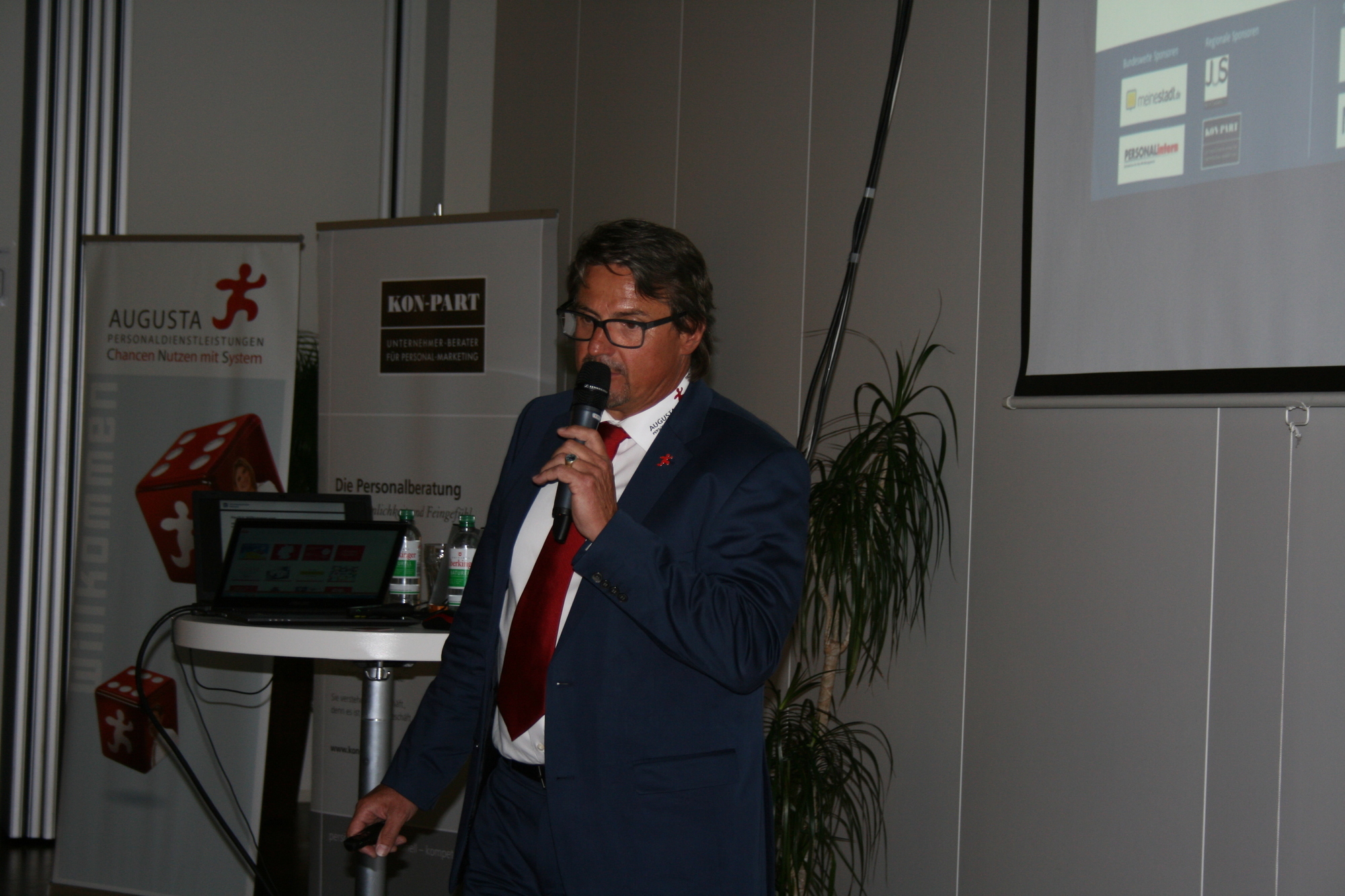 Das 20. AUGUSTA Netzwerktreffen fand am 7. April 2016 in der WWK ARENA statt. Foto: B4B WIRTSCHAFTSLEBEN SCHWABEN