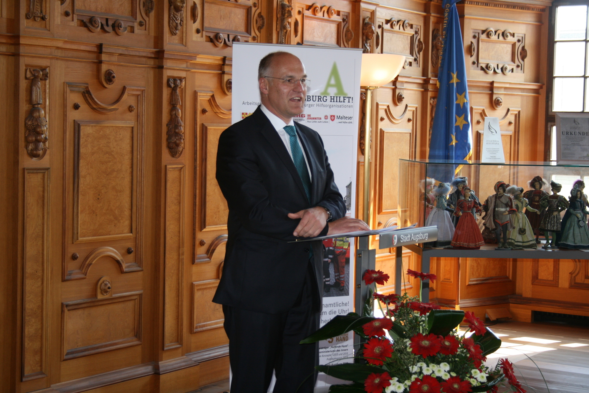 Torsten Keller erhält den Ehrenpreis AUXILIA AUGUSTANA. Foto: B4B WIRTSCHAFTSLEBEN SCHWABEN