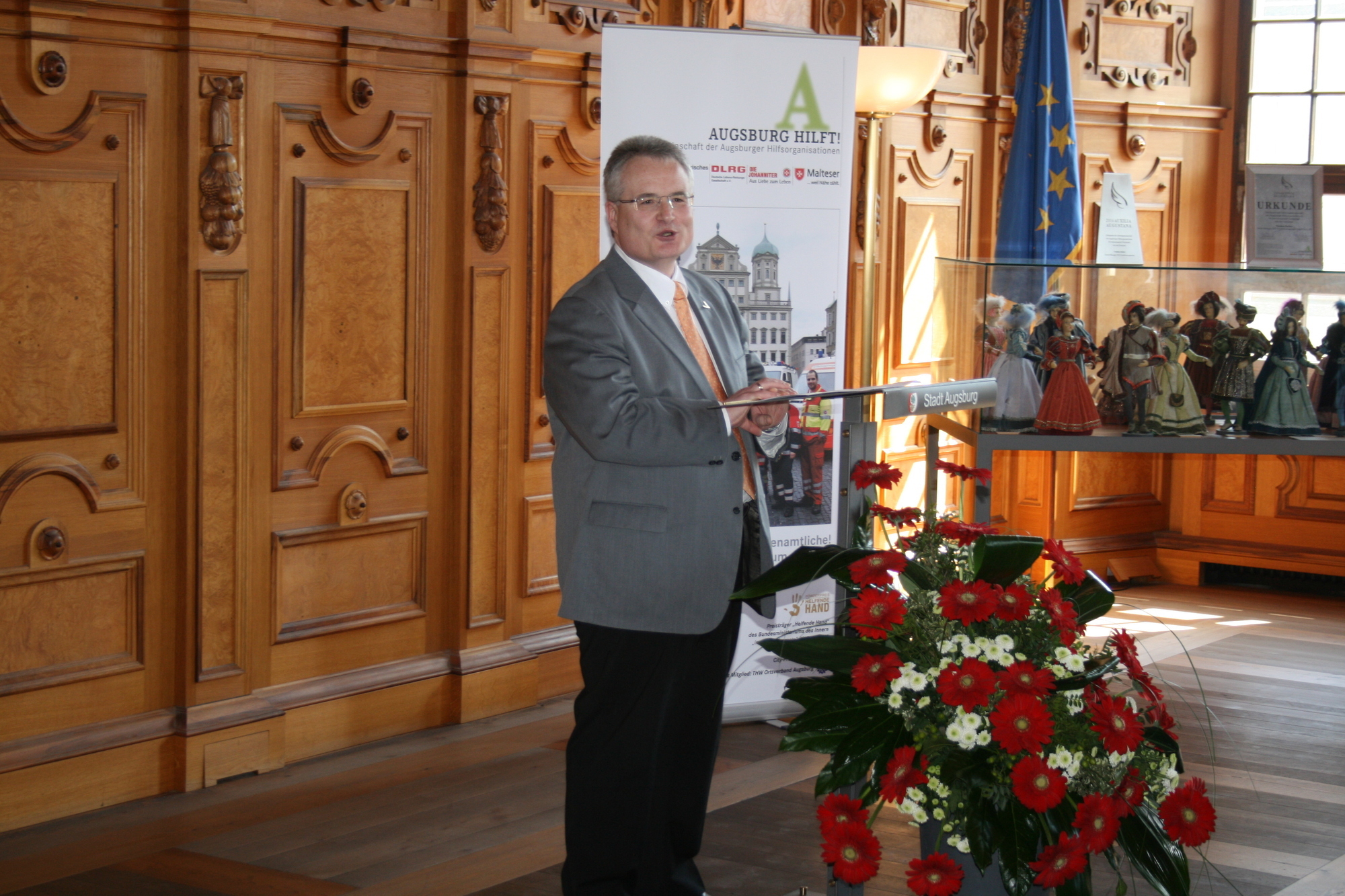 Torsten Keller erhält den Ehrenpreis AUXILIA AUGUSTANA. Foto: B4B WIRTSCHAFTSLEBEN SCHWABEN