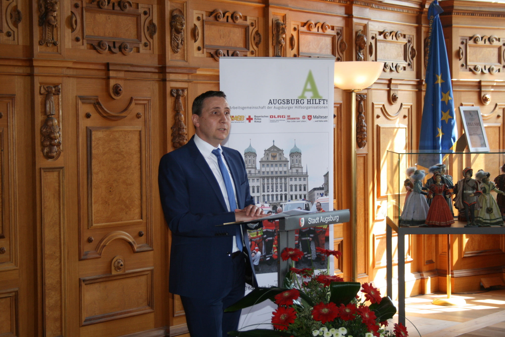 Torsten Keller erhält den Ehrenpreis AUXILIA AUGUSTANA. Foto: B4B WIRTSCHAFTSLEBEN SCHWABEN