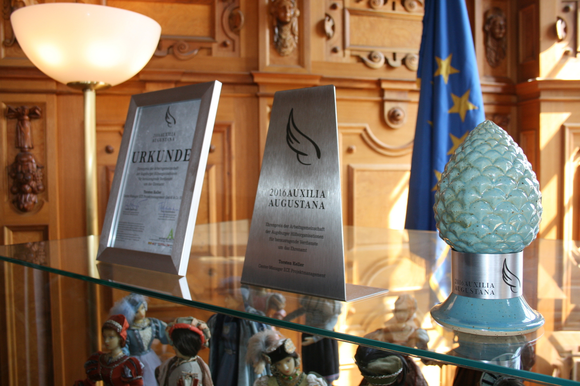 Torsten Keller erhält den Ehrenpreis AUXILIA AUGUSTANA. Foto: B4B WIRTSCHAFTSLEBEN SCHWABEN
