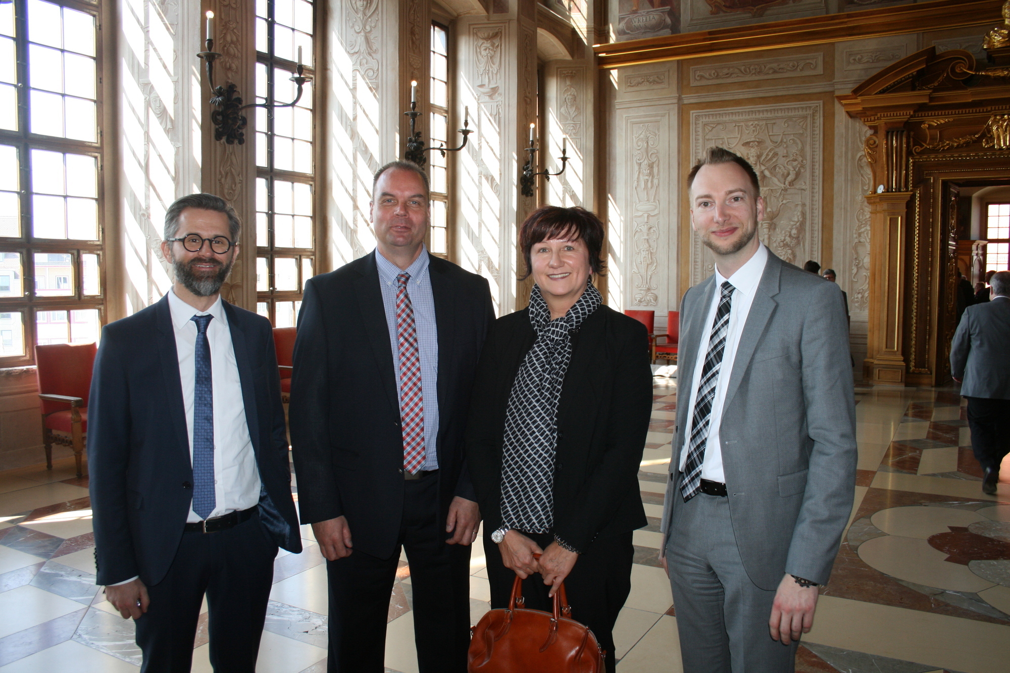 Torsten Keller erhält den Ehrenpreis AUXILIA AUGUSTANA. Foto: B4B WIRTSCHAFTSLEBEN SCHWABEN