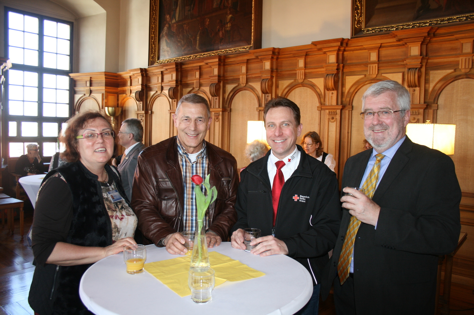 Torsten Keller erhält den Ehrenpreis AUXILIA AUGUSTANA. Foto: B4B WIRTSCHAFTSLEBEN SCHWABEN