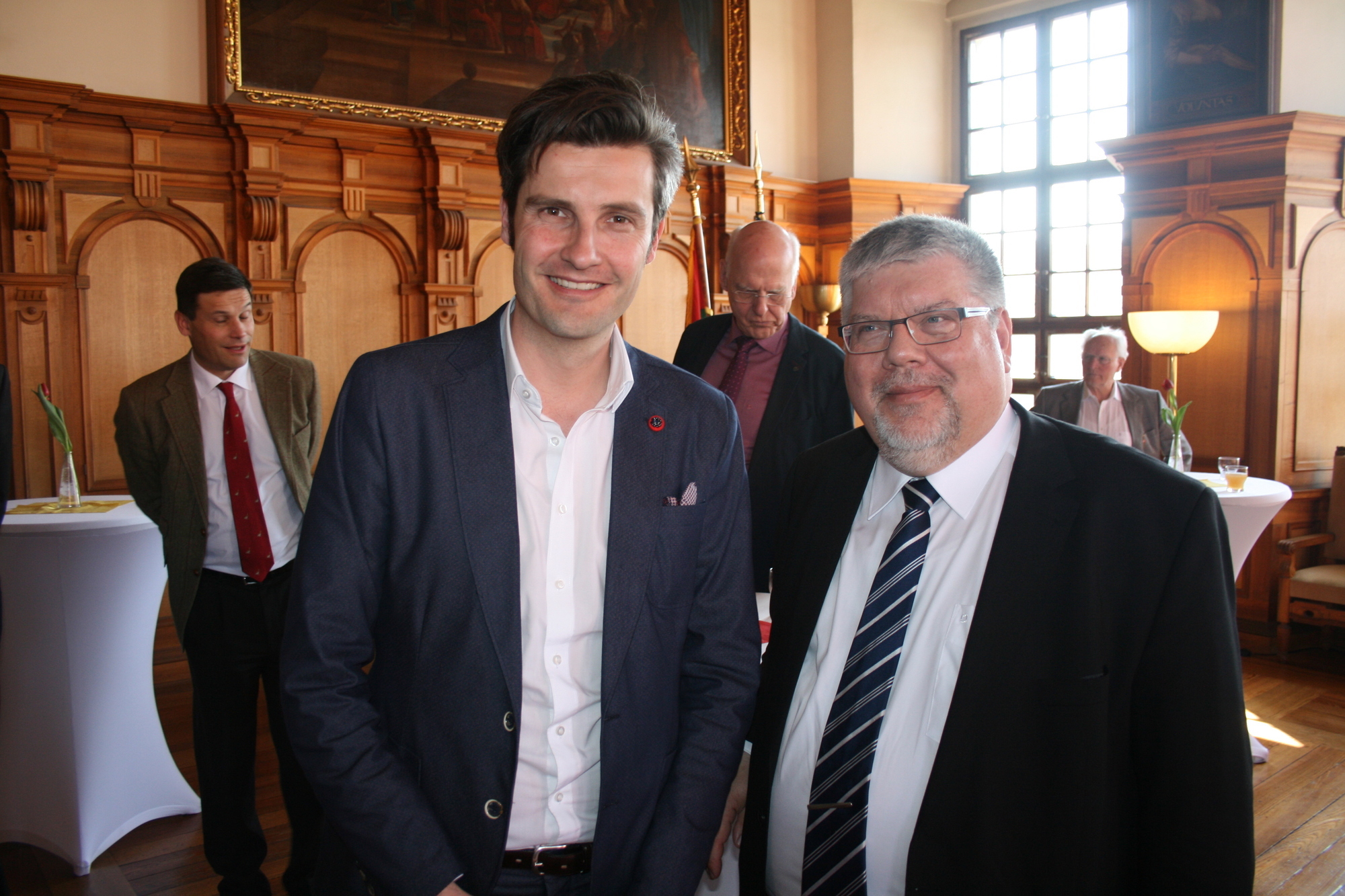 Torsten Keller erhält den Ehrenpreis AUXILIA AUGUSTANA. Foto: B4B WIRTSCHAFTSLEBEN SCHWABEN