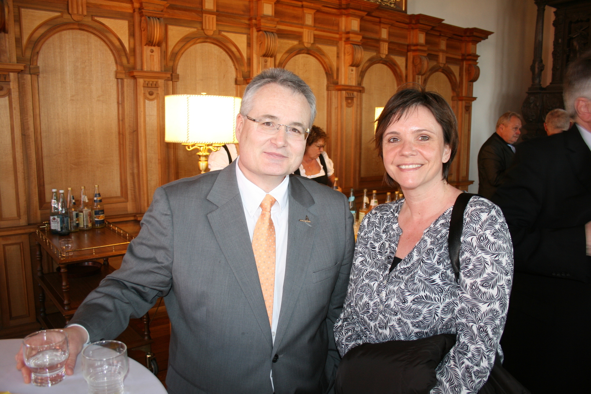 Torsten Keller erhält den Ehrenpreis AUXILIA AUGUSTANA. Foto: B4B WIRTSCHAFTSLEBEN SCHWABEN