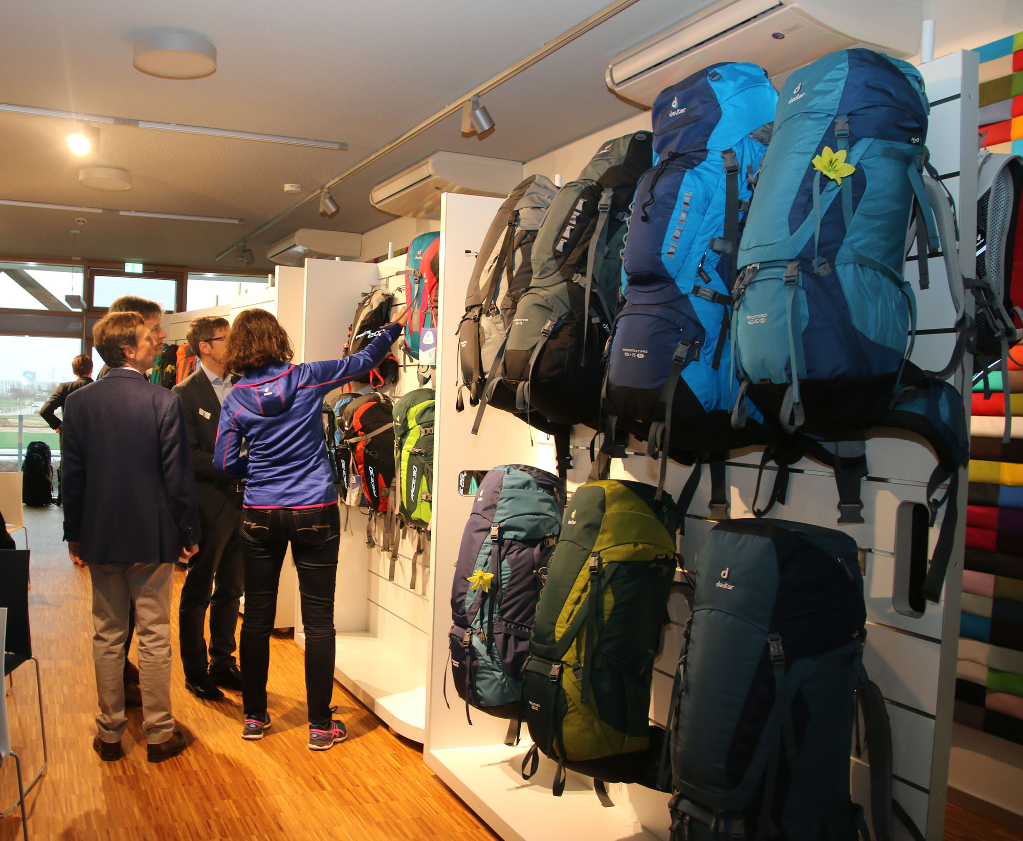 Marketing Club Augsburg zu Besuch bei Deuter in Gersthofen