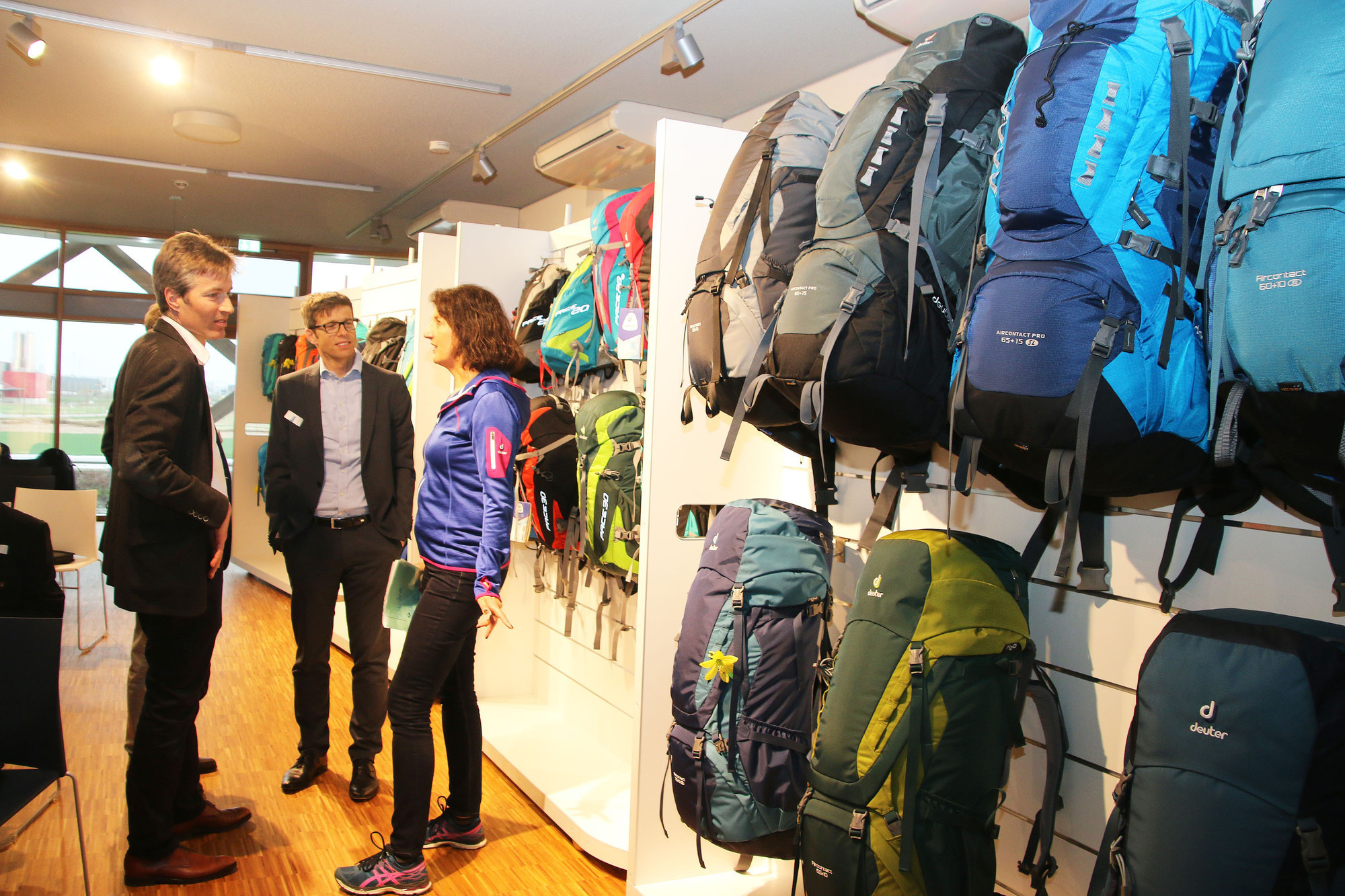 Marketing Club Augsburg zu Besuch bei Deuter in Gersthofen