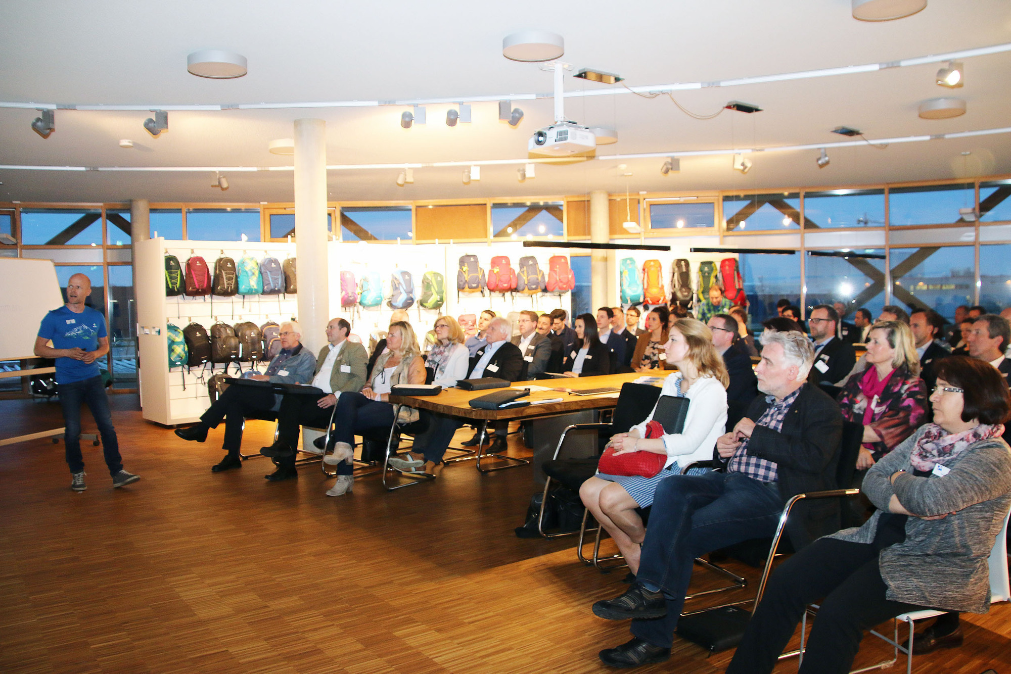 Marketing Club Augsburg zu Besuch bei Deuter in Gersthofen