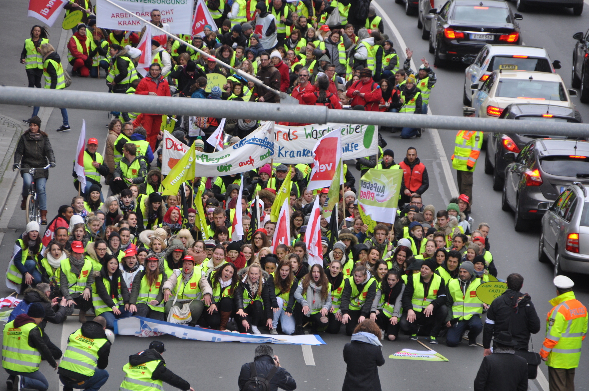 Zahlreiche Mitglieder aus ganz Schwaben nahmen an der Demonstration in Augsburg teil. Foto: B4B WIRTSCHAFTSLEBEN SCHWABEN