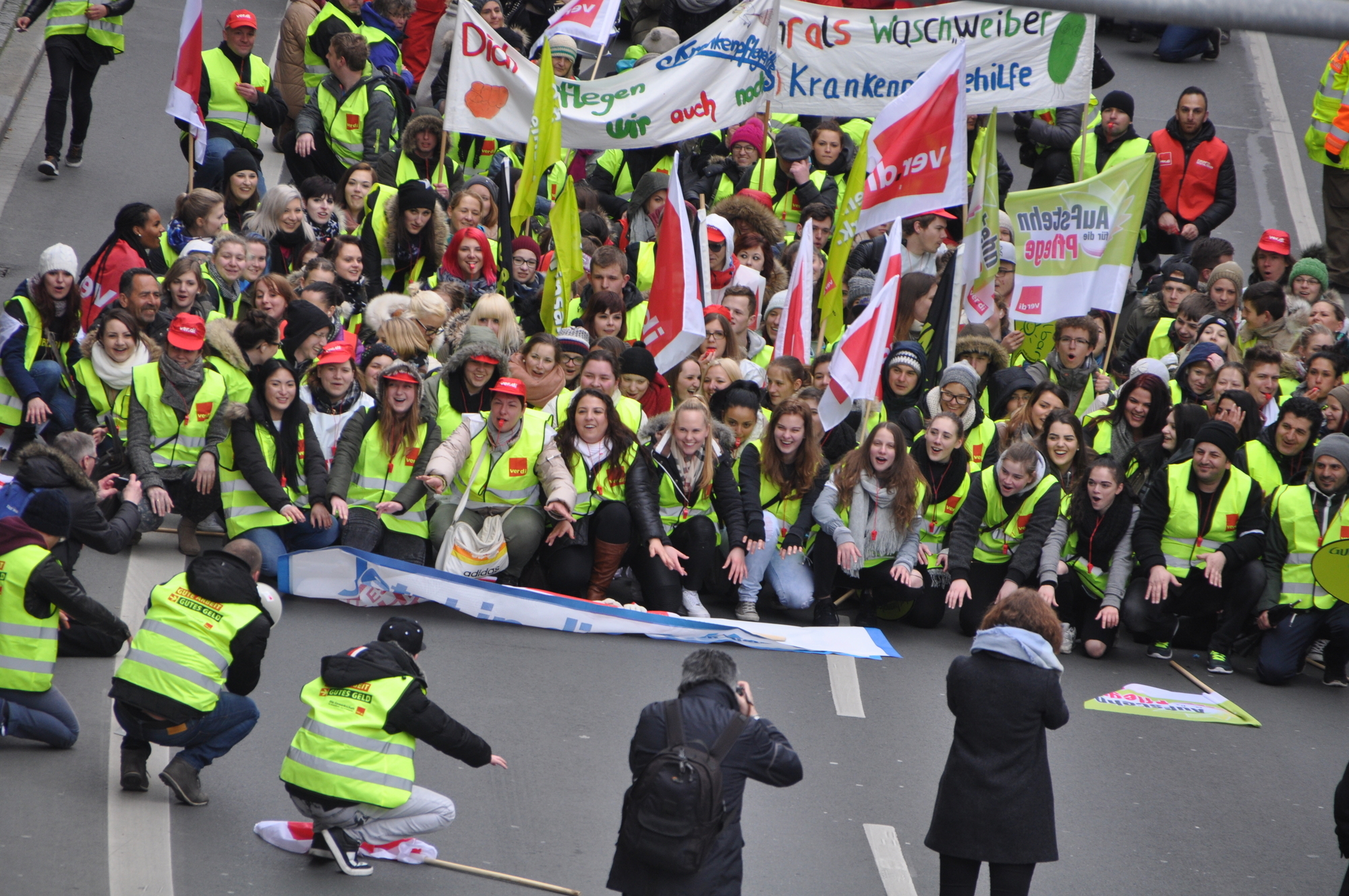 Zahlreiche Mitglieder aus ganz Schwaben nahmen an der Demonstration in Augsburg teil. Foto: B4B WIRTSCHAFTSLEBEN SCHWABEN