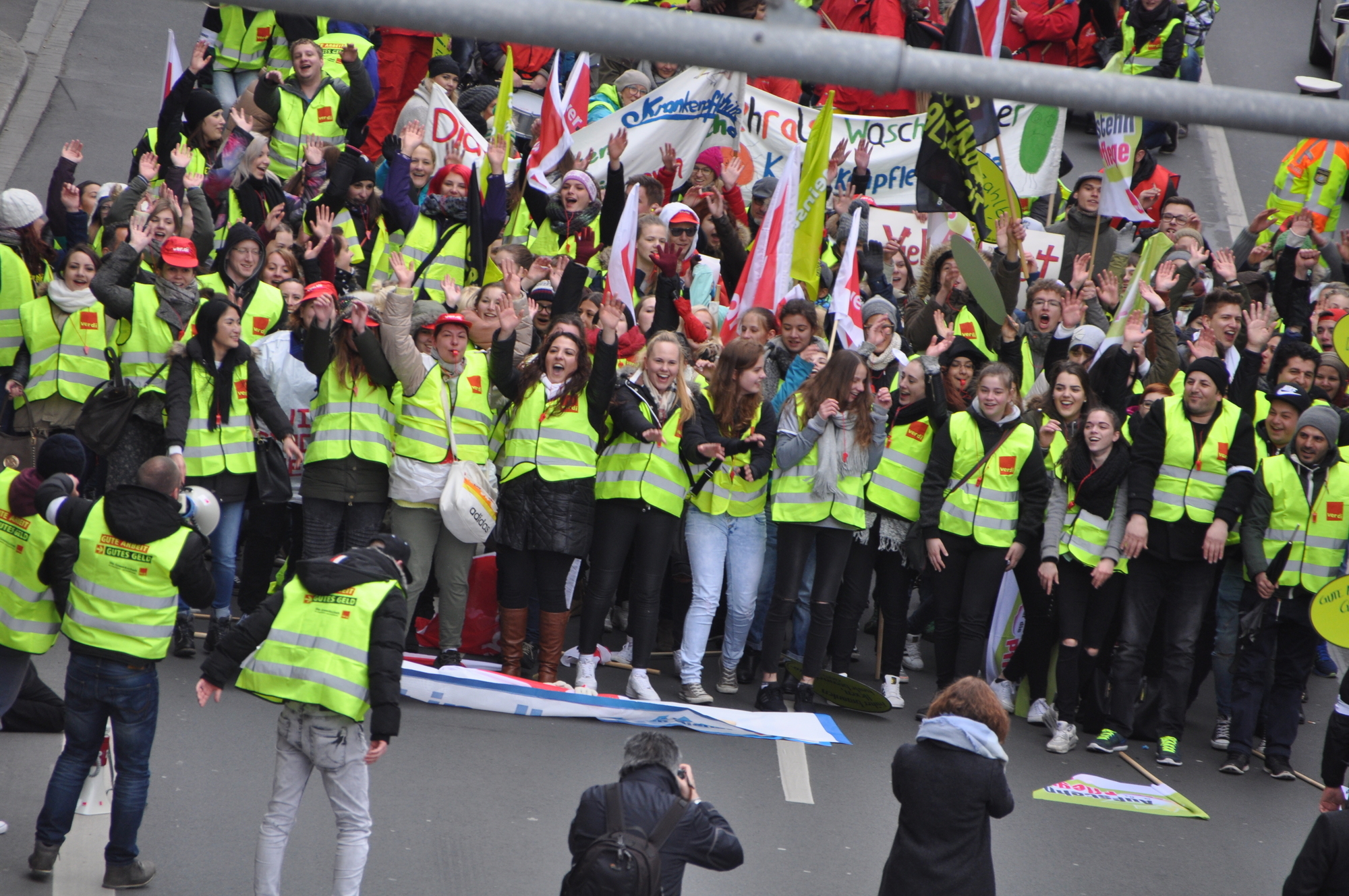 Zahlreiche Mitglieder aus ganz Schwaben nahmen an der Demonstration in Augsburg teil. Foto: B4B WIRTSCHAFTSLEBEN SCHWABEN