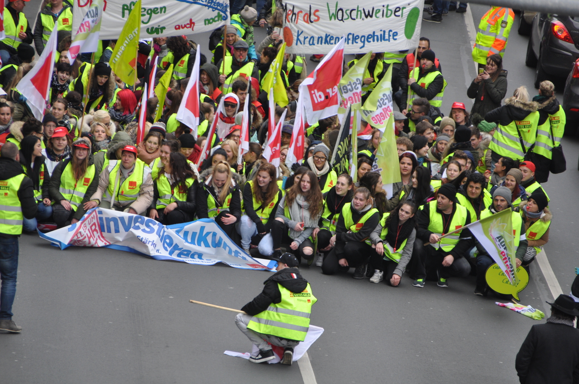 Zahlreiche Mitglieder aus ganz Schwaben nahmen an der Demonstration in Augsburg teil. Foto: B4B WIRTSCHAFTSLEBEN SCHWABEN