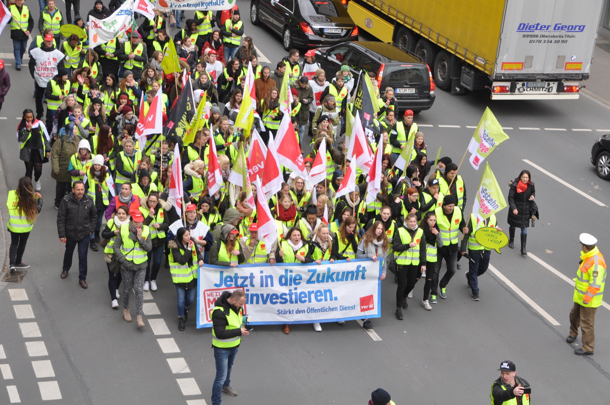 Zahlreiche Mitglieder aus ganz Schwaben nahmen an der Demonstration in Augsburg teil. Foto: B4B WIRTSCHAFTSLEBEN SCHWABEN