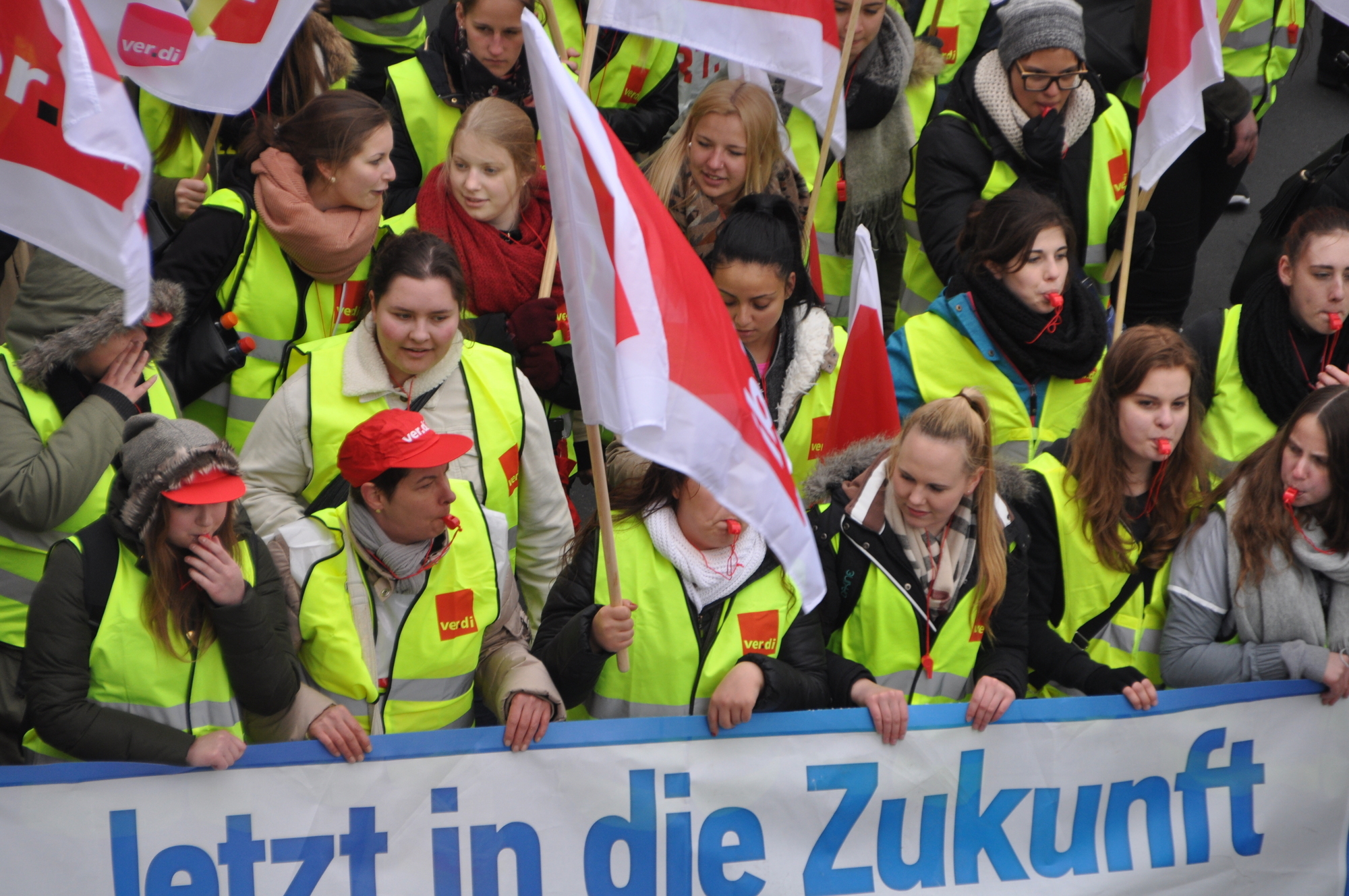 Zahlreiche Mitglieder aus ganz Schwaben nahmen an der Demonstration in Augsburg teil. Foto: B4B WIRTSCHAFTSLEBEN SCHWABEN