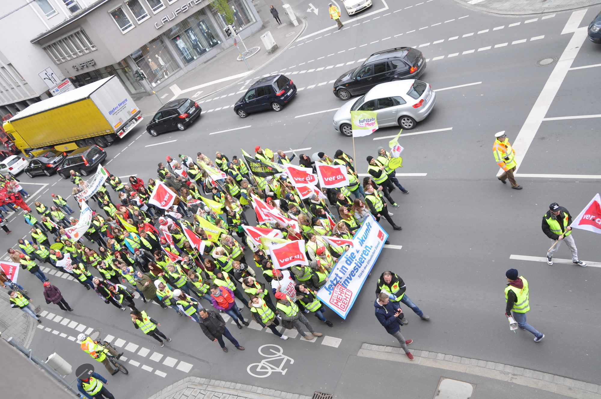 Zahlreiche Mitglieder aus ganz Schwaben nahmen an der Demonstration in Augsburg teil. Foto: B4B WIRTSCHAFTSLEBEN SCHWABEN