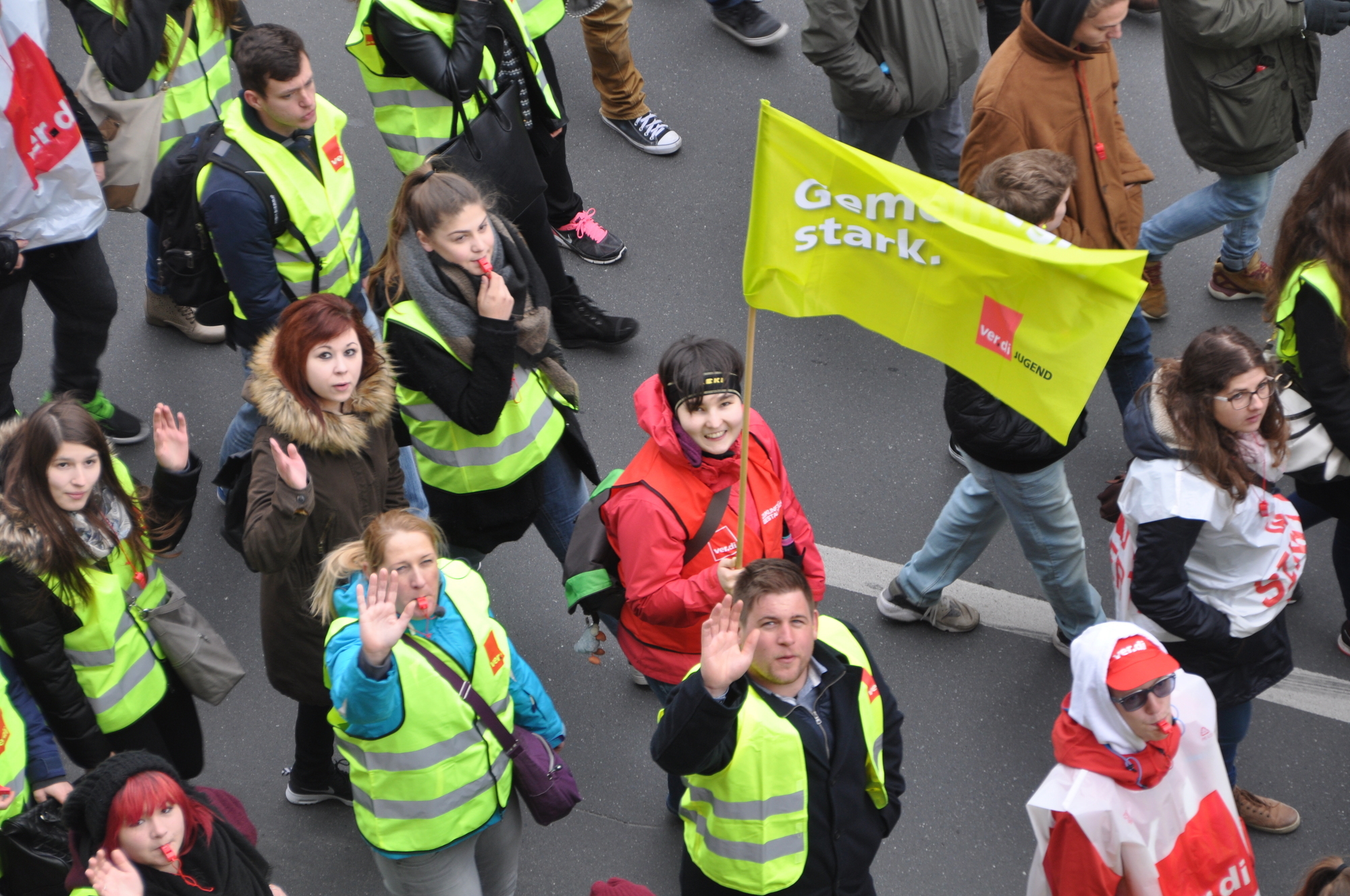 Zahlreiche Mitglieder aus ganz Schwaben nahmen an der Demonstration in Augsburg teil. Foto: B4B WIRTSCHAFTSLEBEN SCHWABEN