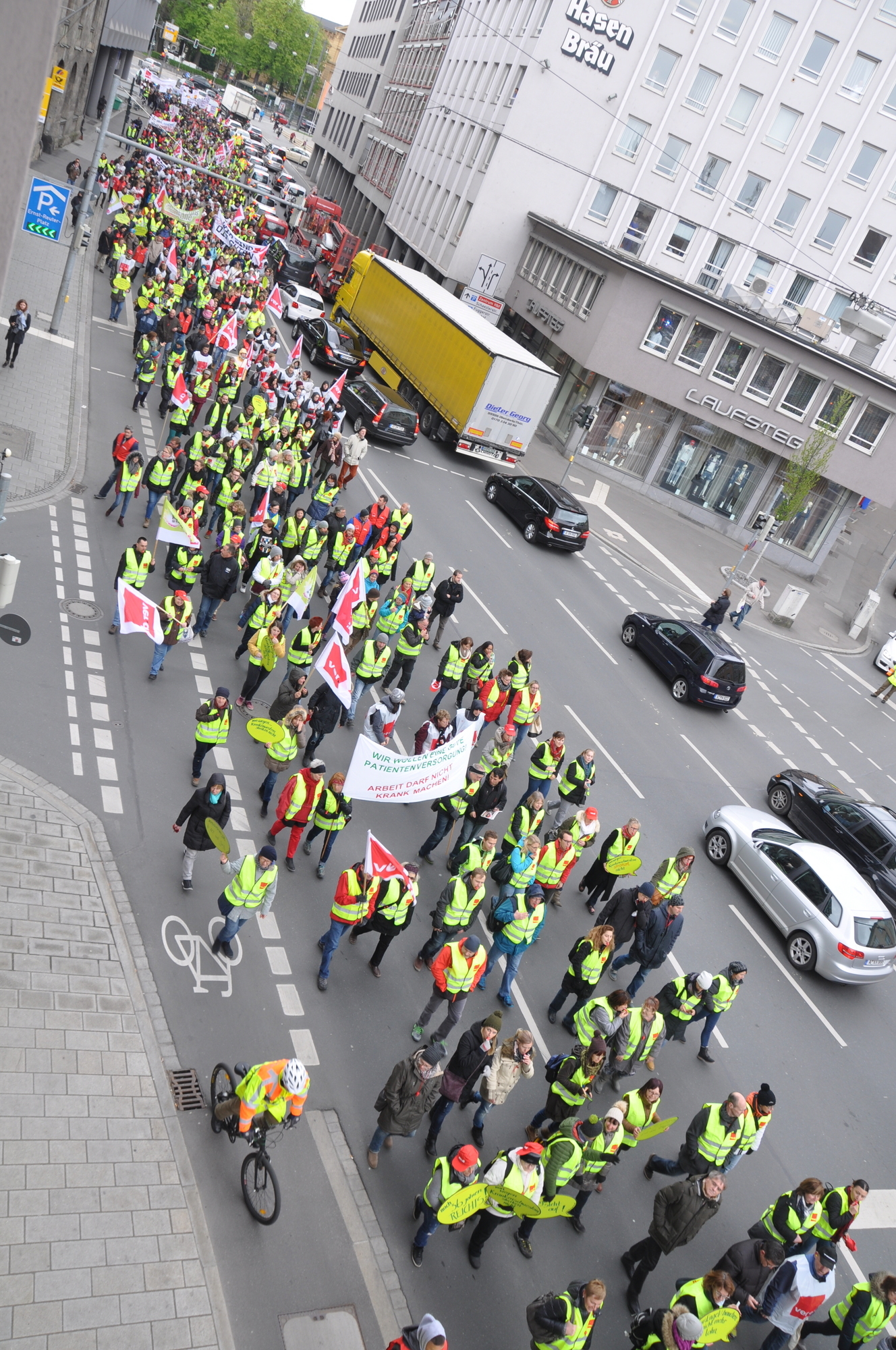 Zahlreiche Mitglieder aus ganz Schwaben nahmen an der Demonstration in Augsburg teil. Foto: B4B WIRTSCHAFTSLEBEN SCHWABEN