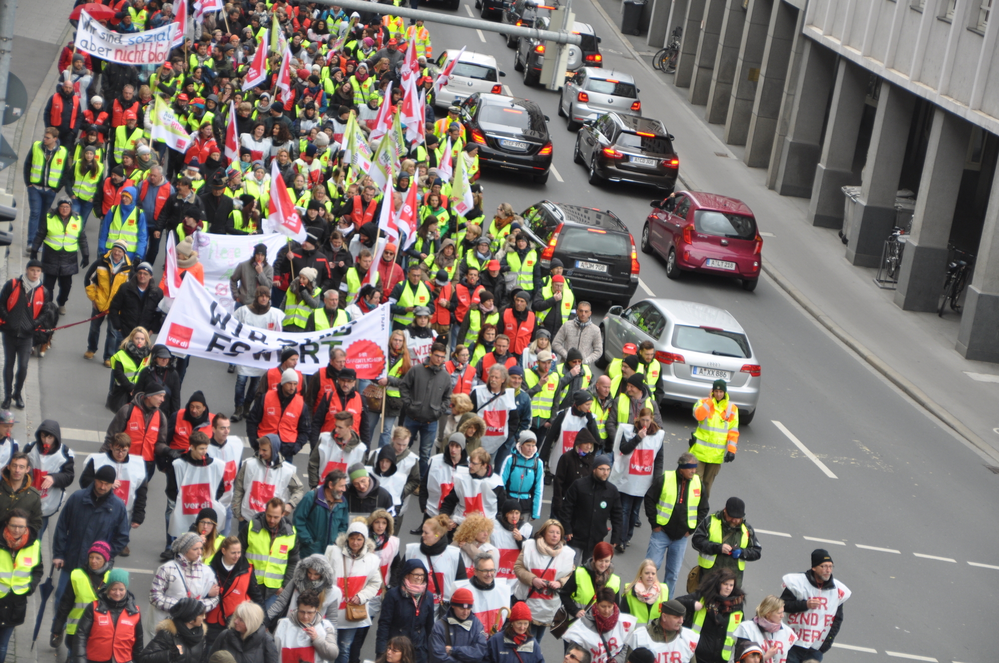 Zahlreiche Mitglieder aus ganz Schwaben nahmen an der Demonstration in Augsburg teil. Foto: B4B WIRTSCHAFTSLEBEN SCHWABEN