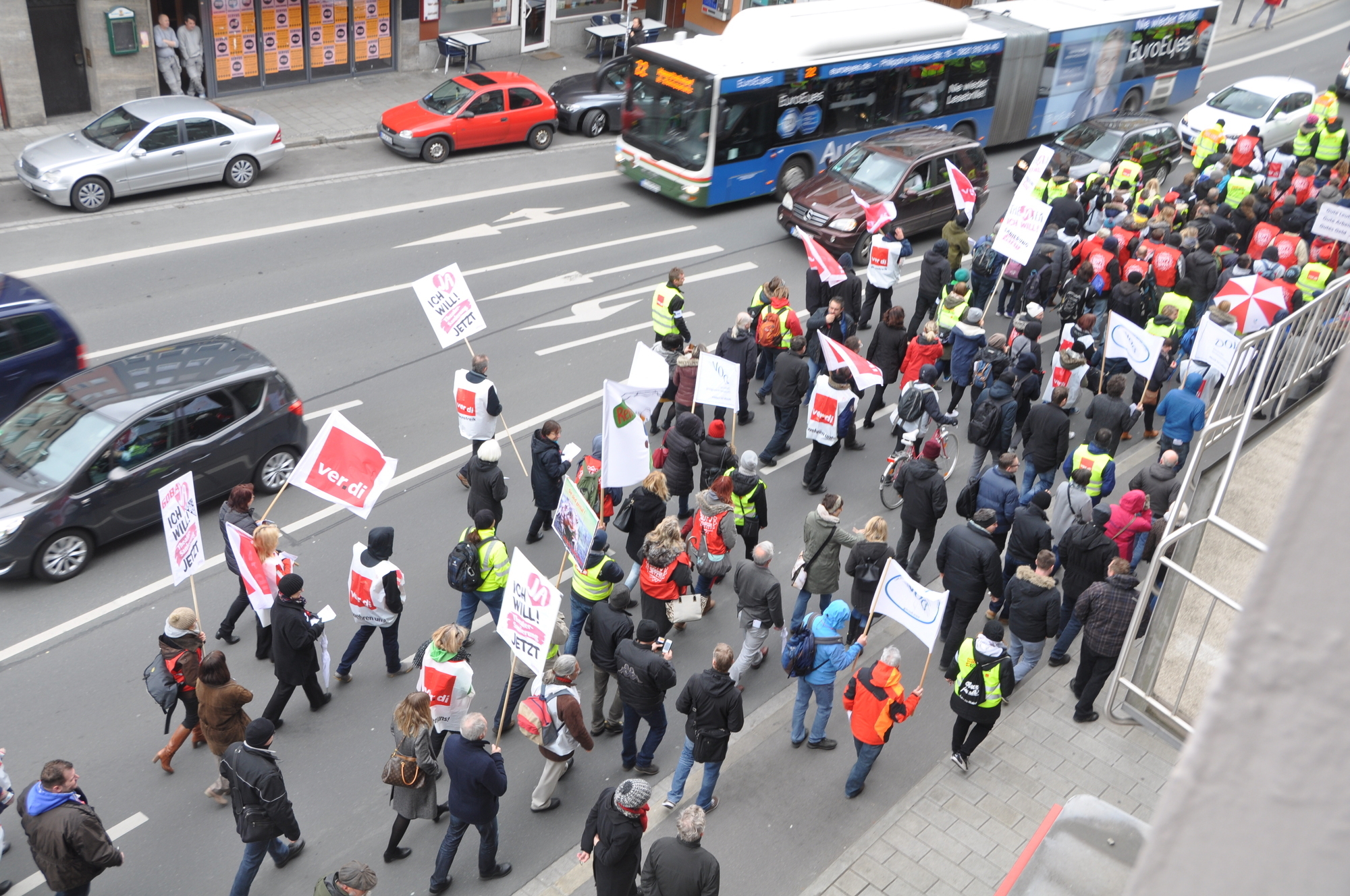Zahlreiche Mitglieder aus ganz Schwaben nahmen an der Demonstration in Augsburg teil. Foto: B4B WIRTSCHAFTSLEBEN SCHWABEN
