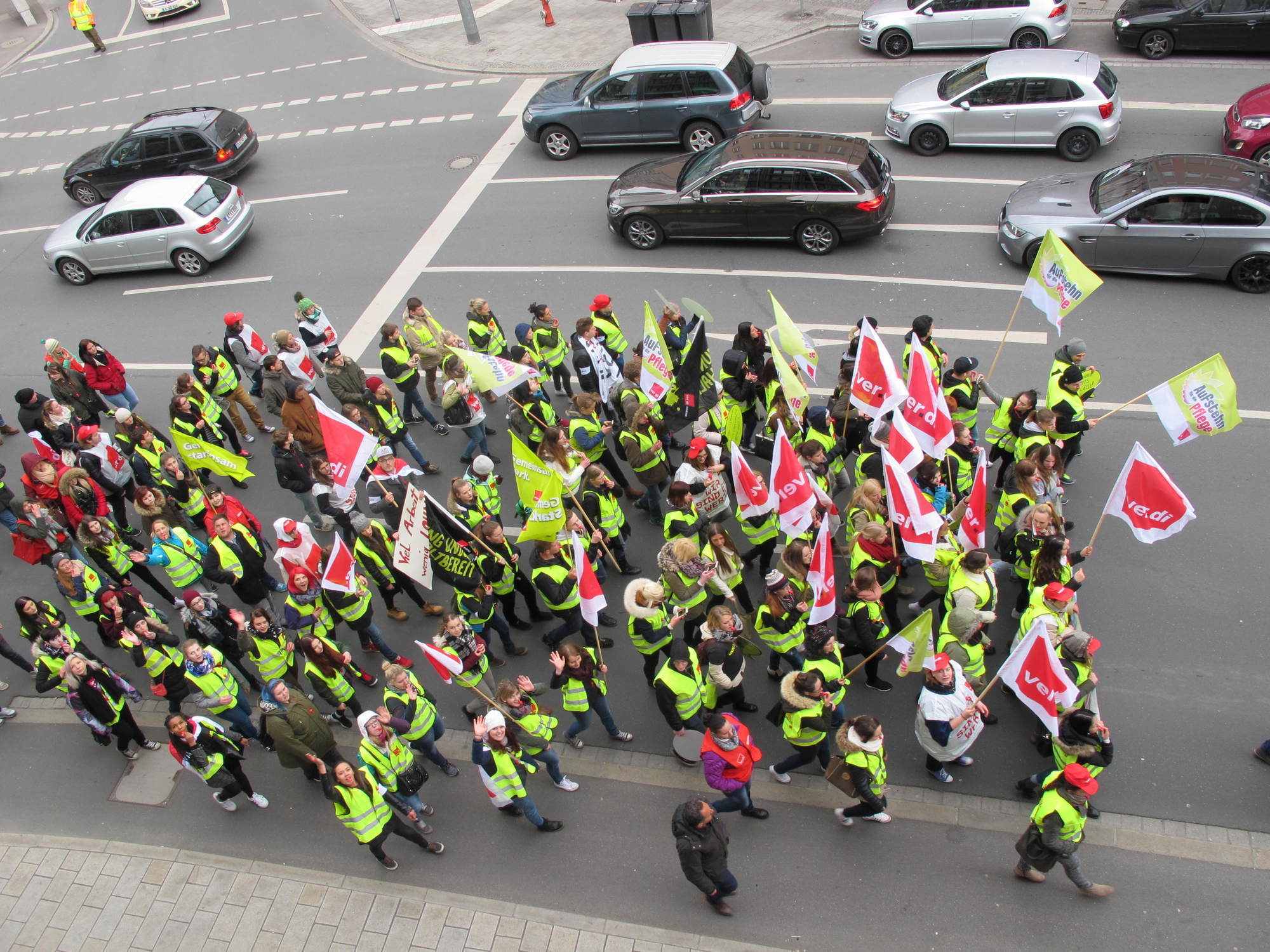 Zahlreiche Mitglieder aus ganz Schwaben nahmen an der Demonstration in Augsburg teil. Foto: B4B WIRTSCHAFTSLEBEN SCHWABEN
