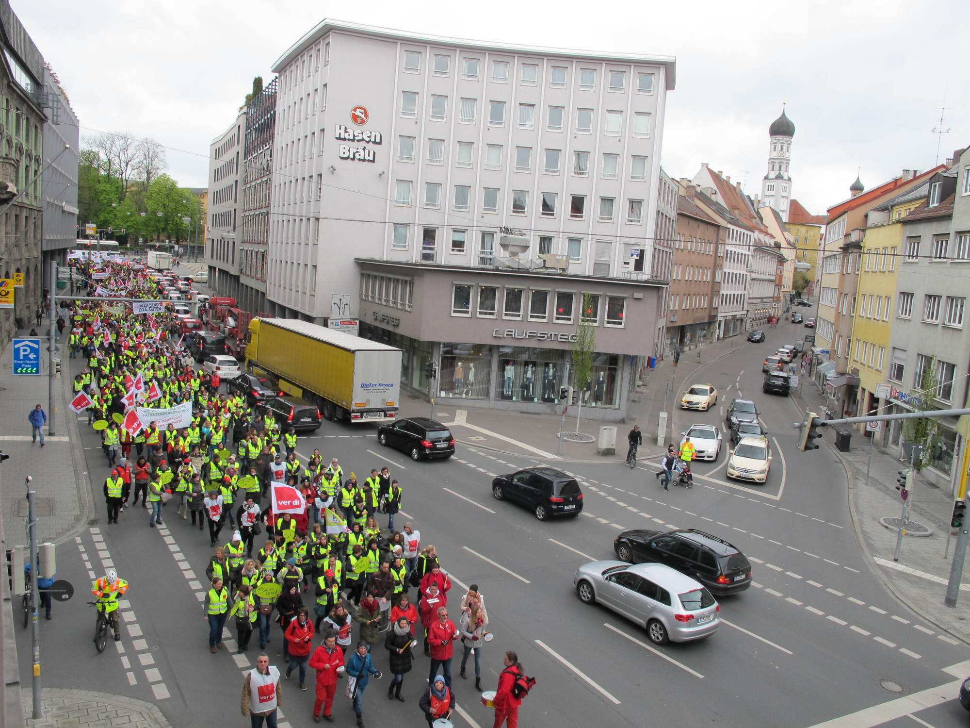 Zahlreiche Mitglieder aus ganz Schwaben nahmen an der Demonstration in Augsburg teil. Foto: B4B WIRTSCHAFTSLEBEN SCHWABEN