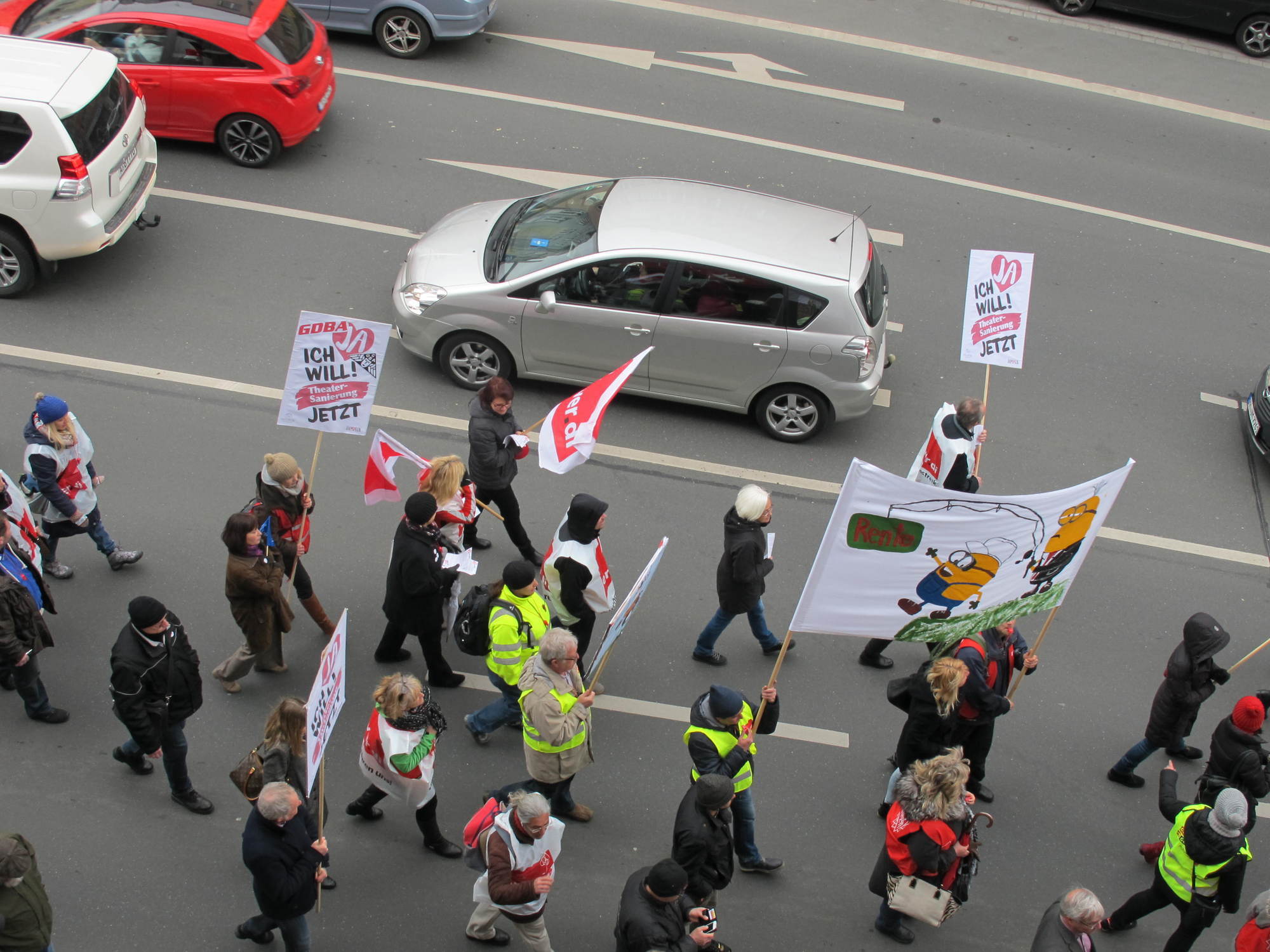 Zahlreiche Mitglieder aus ganz Schwaben nahmen an der Demonstration in Augsburg teil. Foto: B4B WIRTSCHAFTSLEBEN SCHWABEN