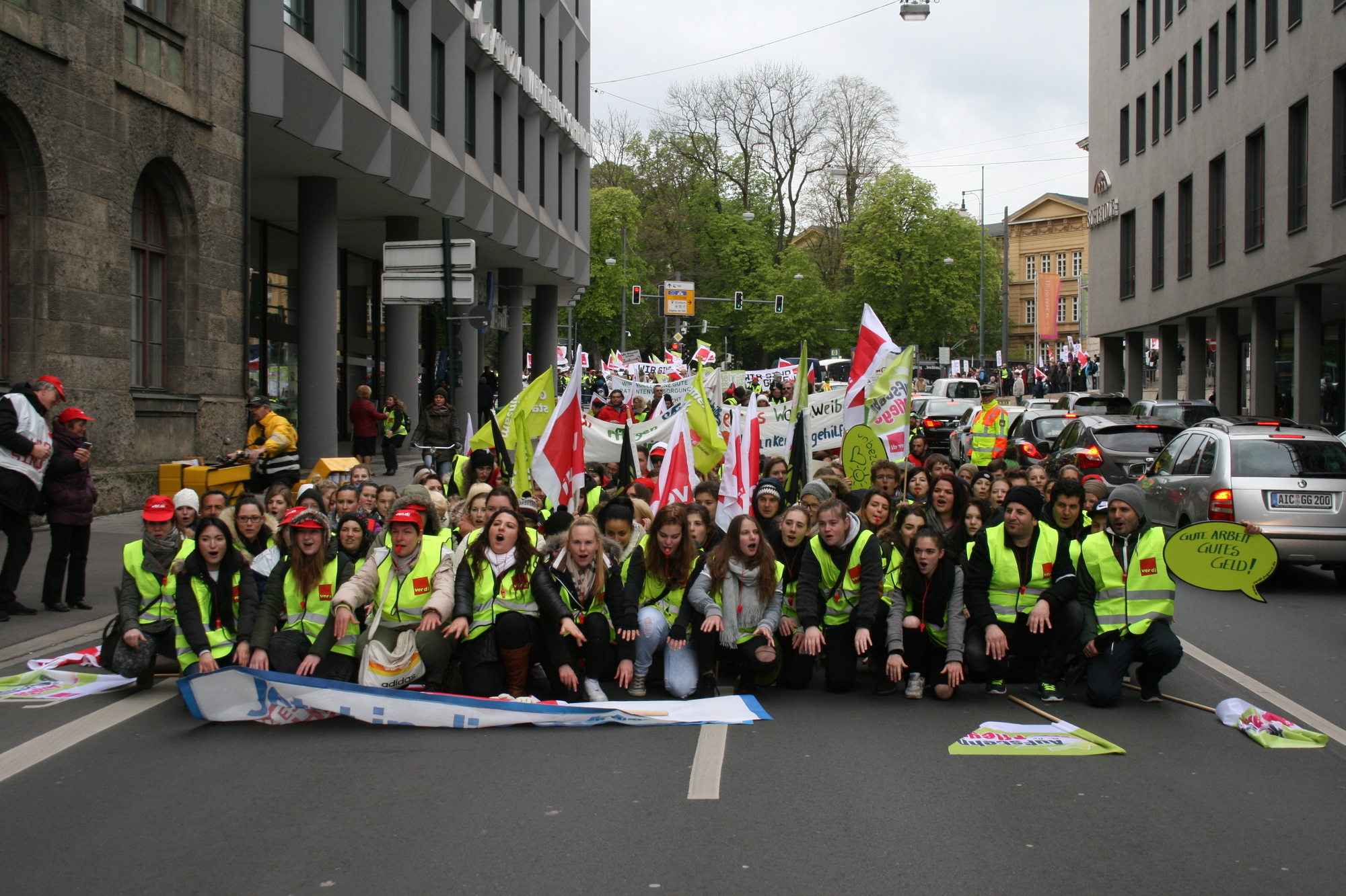 Zahlreiche Mitglieder aus ganz Schwaben nahmen an der Demonstration in Augsburg teil. Foto: B4B WIRTSCHAFTSLEBEN SCHWABEN