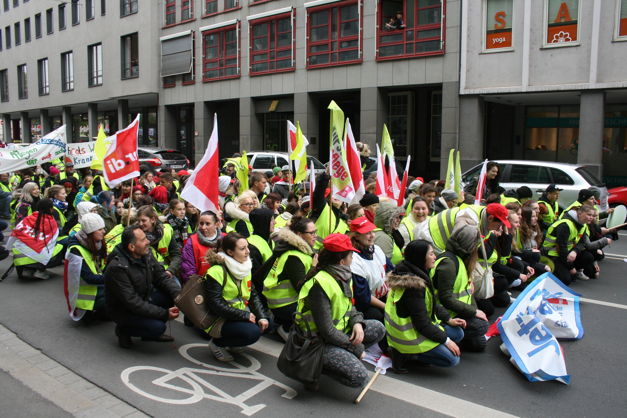 Zahlreiche Mitglieder aus ganz Schwaben nahmen an der Demonstration in Augsburg teil. Foto: B4B WIRTSCHAFTSLEBEN SCHWABEN