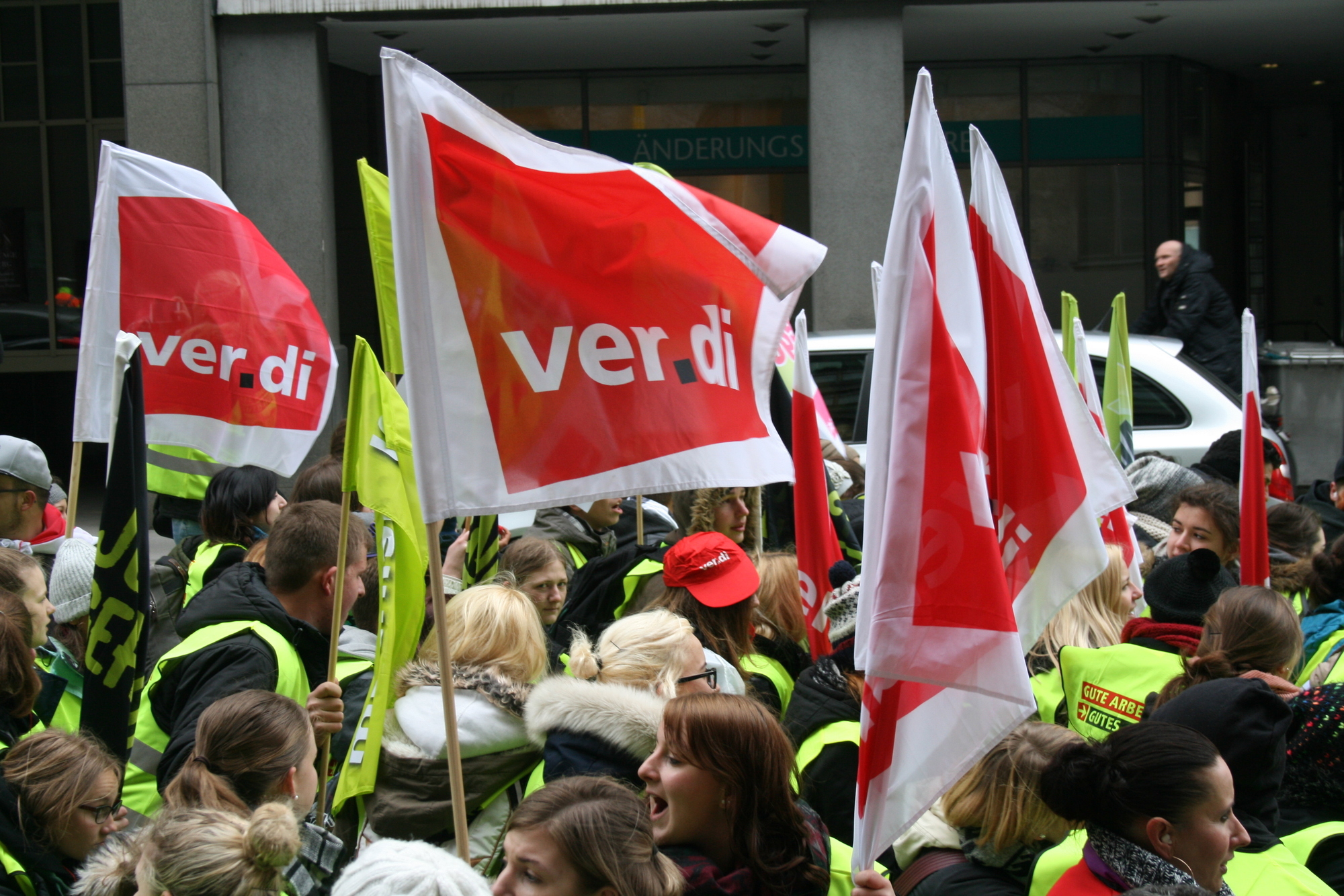 Zahlreiche Mitglieder aus ganz Schwaben nahmen an der Demonstration in Augsburg teil. Foto: B4B WIRTSCHAFTSLEBEN SCHWABEN