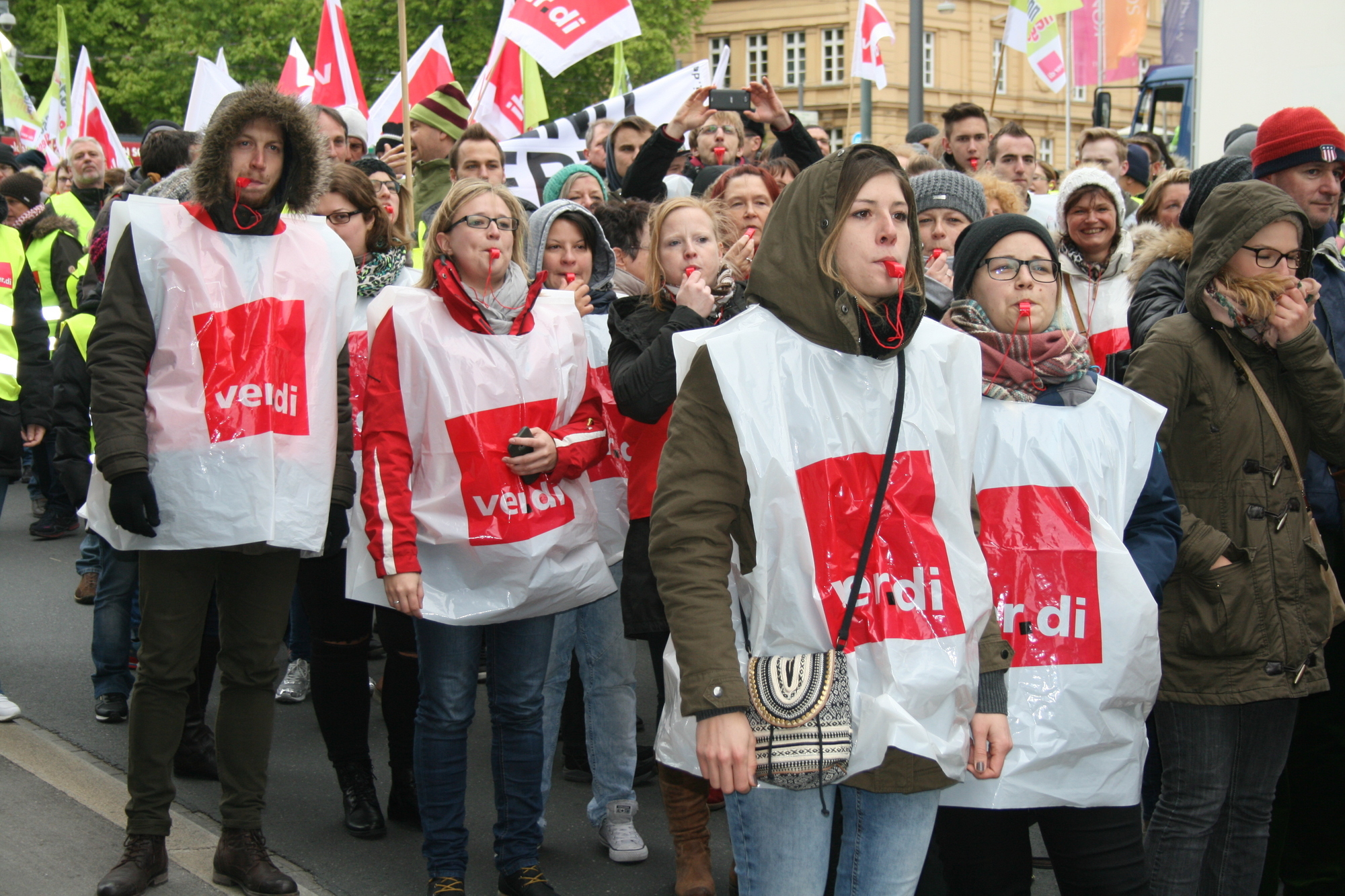 Zahlreiche Mitglieder aus ganz Schwaben nahmen an der Demonstration in Augsburg teil. Foto: B4B WIRTSCHAFTSLEBEN SCHWABEN
