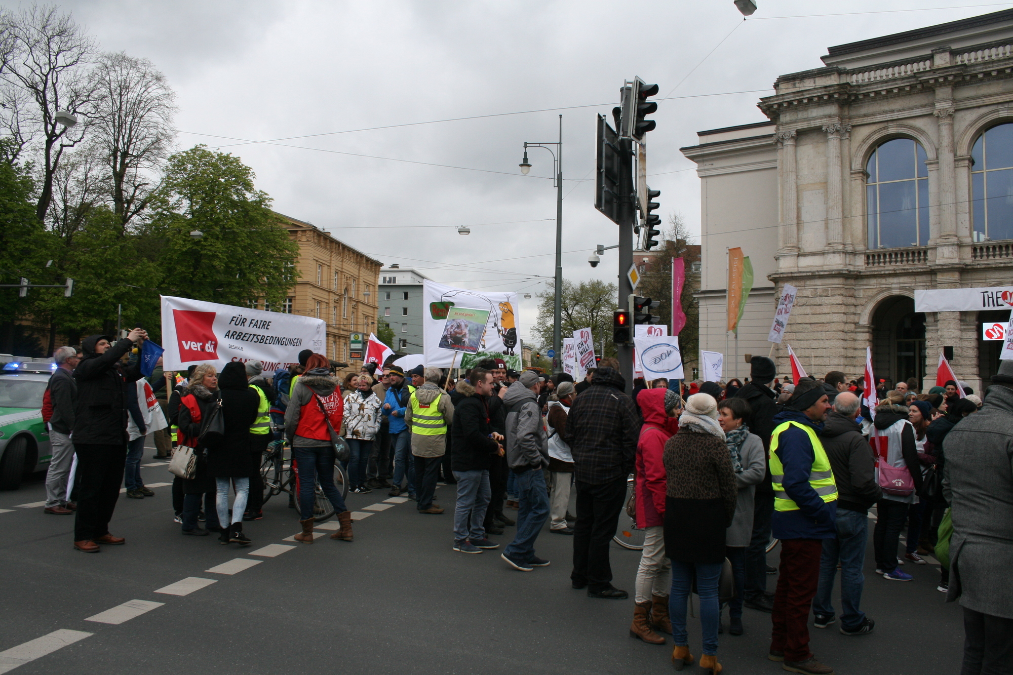 Zahlreiche Mitglieder aus ganz Schwaben nahmen an der Demonstration in Augsburg teil. Foto: B4B WIRTSCHAFTSLEBEN SCHWABEN