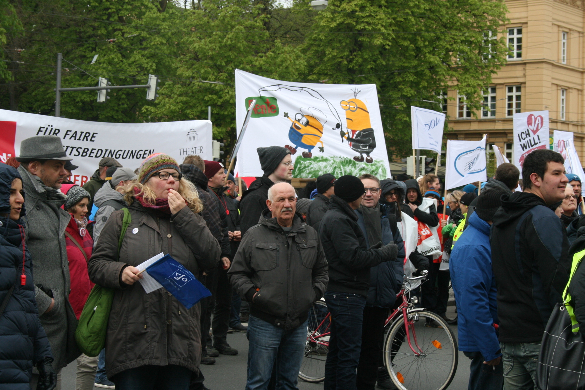 Zahlreiche Mitglieder aus ganz Schwaben nahmen an der Demonstration in Augsburg teil. Foto: B4B WIRTSCHAFTSLEBEN SCHWABEN