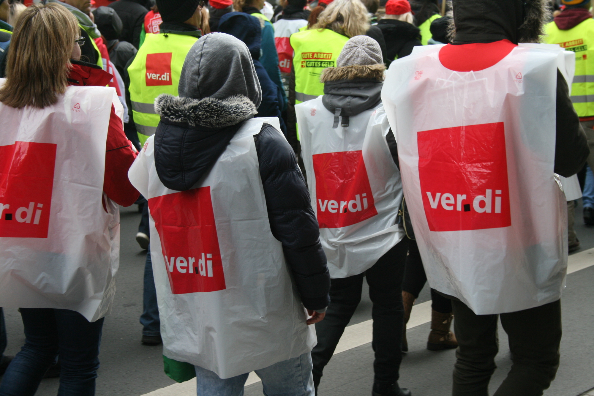 Zahlreiche Mitglieder aus ganz Schwaben nahmen an der Demonstration in Augsburg teil. Foto: B4B WIRTSCHAFTSLEBEN SCHWABEN