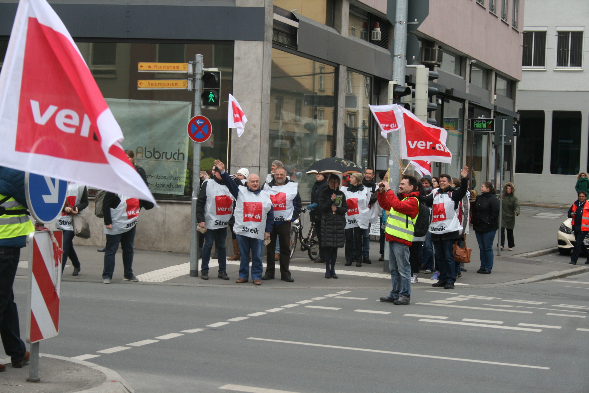 Zahlreiche Mitglieder aus ganz Schwaben nahmen an der Demonstration in Augsburg teil. Foto: B4B WIRTSCHAFTSLEBEN SCHWABEN