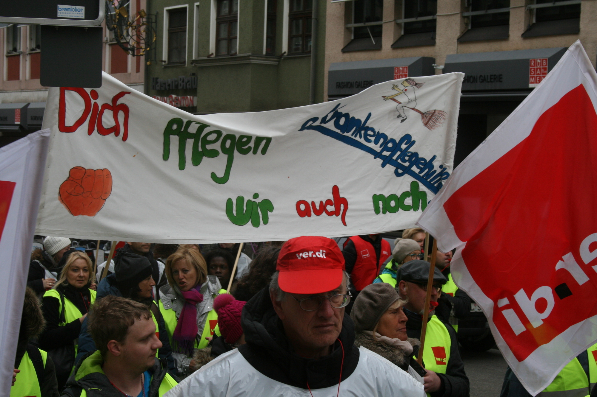 Zahlreiche Mitglieder aus ganz Schwaben nahmen an der Demonstration in Augsburg teil. Foto: B4B WIRTSCHAFTSLEBEN SCHWABEN