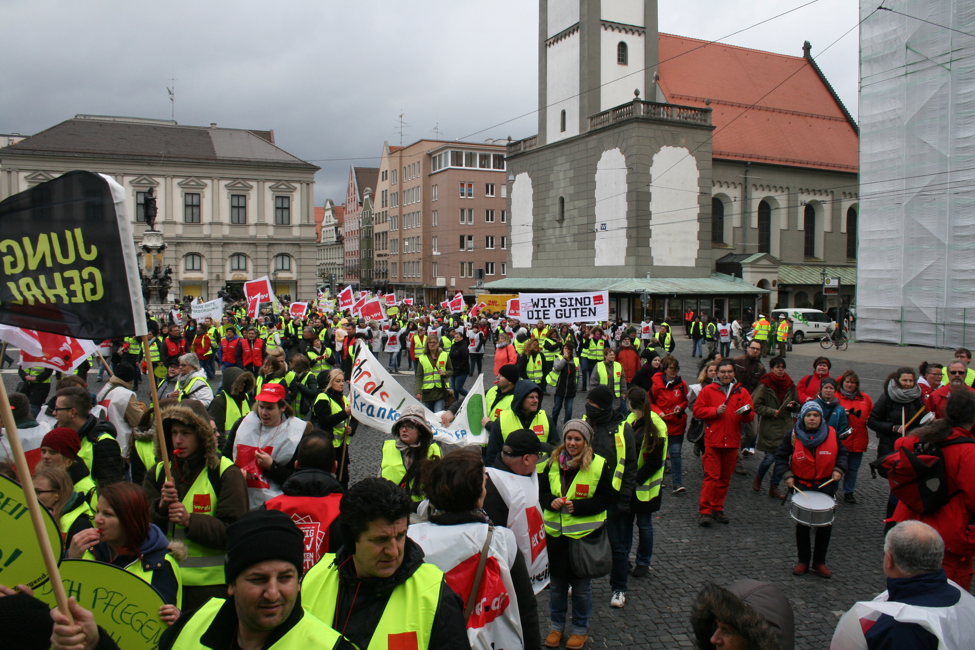 Zahlreiche Mitglieder aus ganz Schwaben nahmen an der Demonstration in Augsburg teil. Foto: B4B WIRTSCHAFTSLEBEN SCHWABEN
