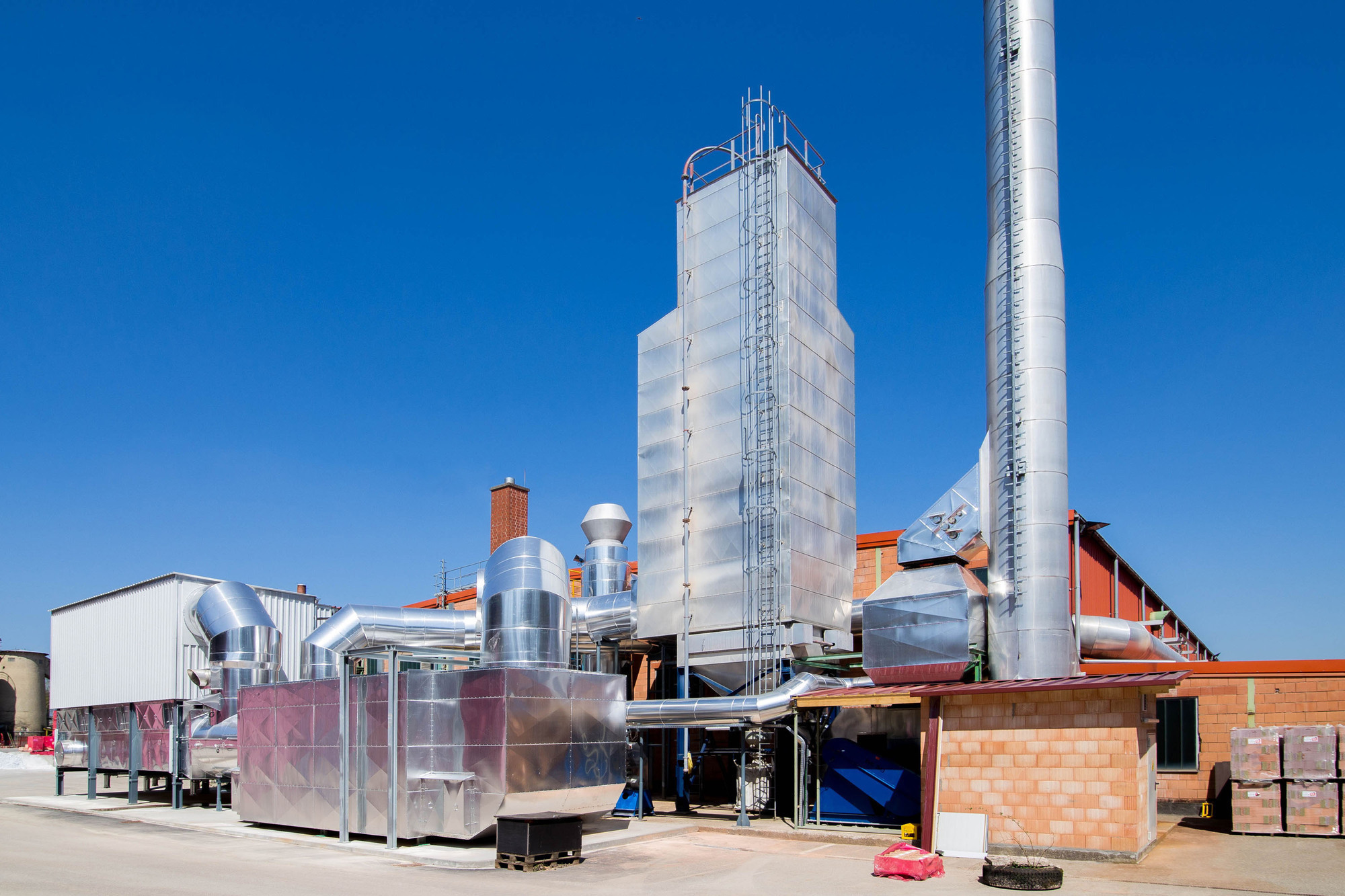 Das Ziegelwerk Klosterbeuren investiert 1,2 Millionen Euro in die eine umweltschonende Anlage. Foto: Ziegelwerk Klosterbeuren